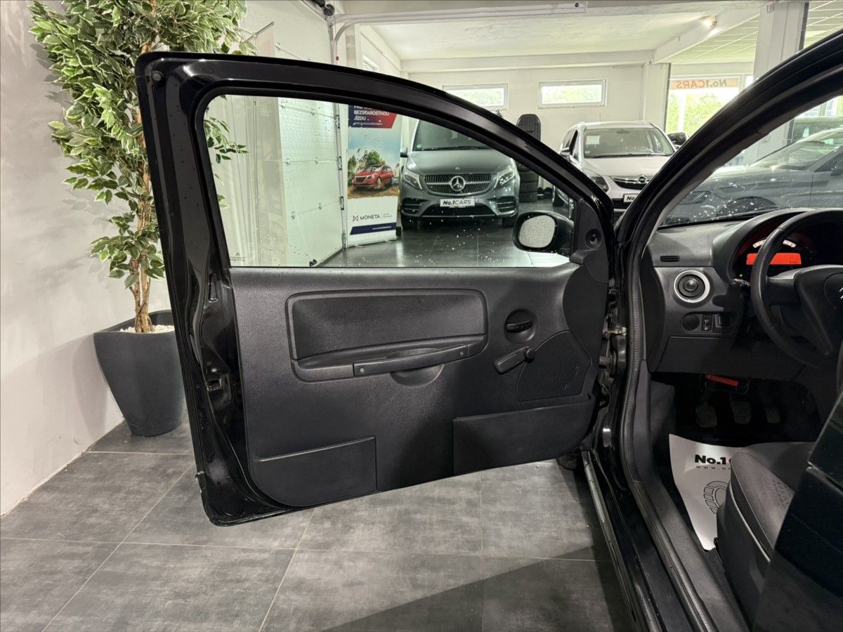 Citroën C2, 1,1   i 44KW ALU PO STK - fotka 6