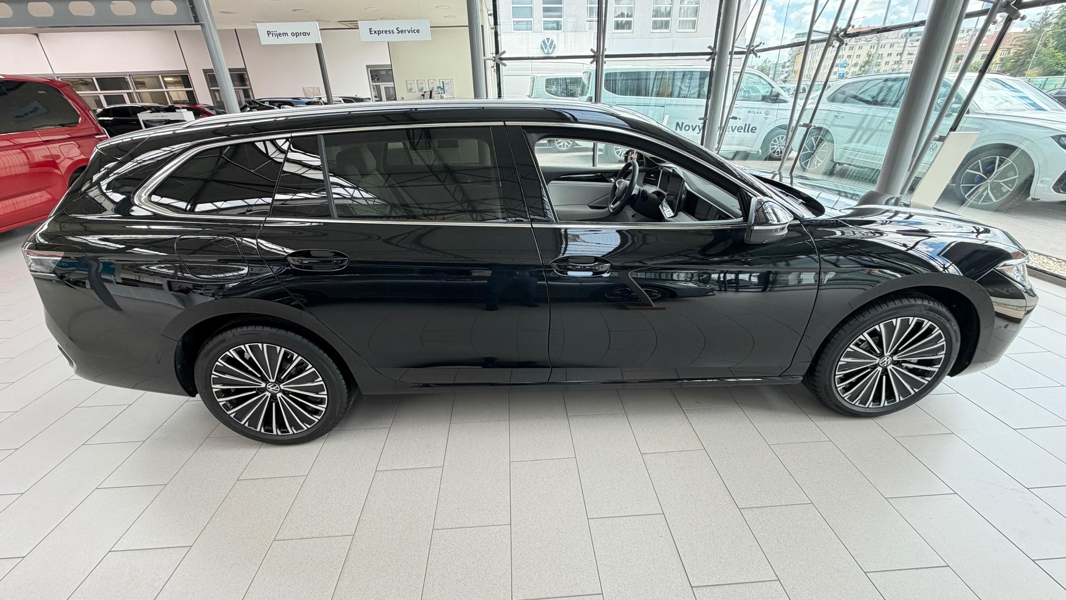 Volkswagen Passat, Elegance 140kW 4Motion - fotka 4