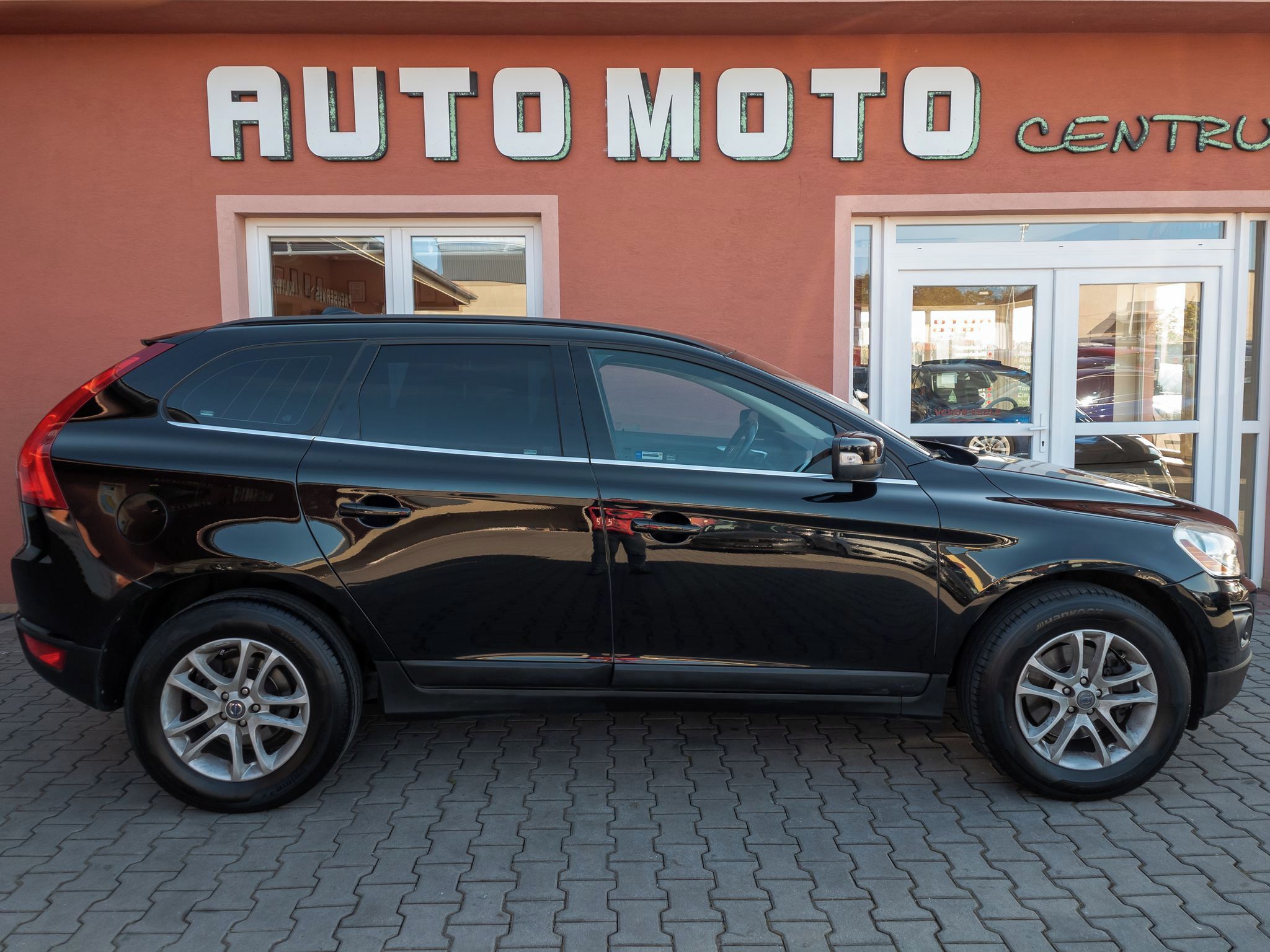 Volvo XC60, 2.4 D5 129kW - fotka 5