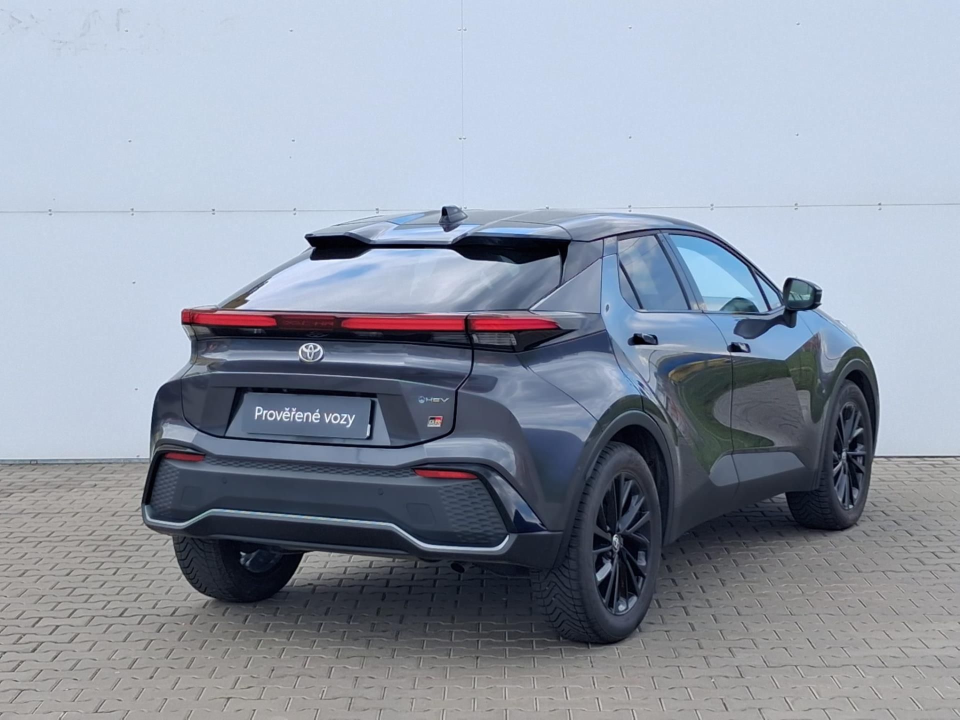 Toyota C-HR, 2,0 HEV e-CVT GR Sport - fotka 2