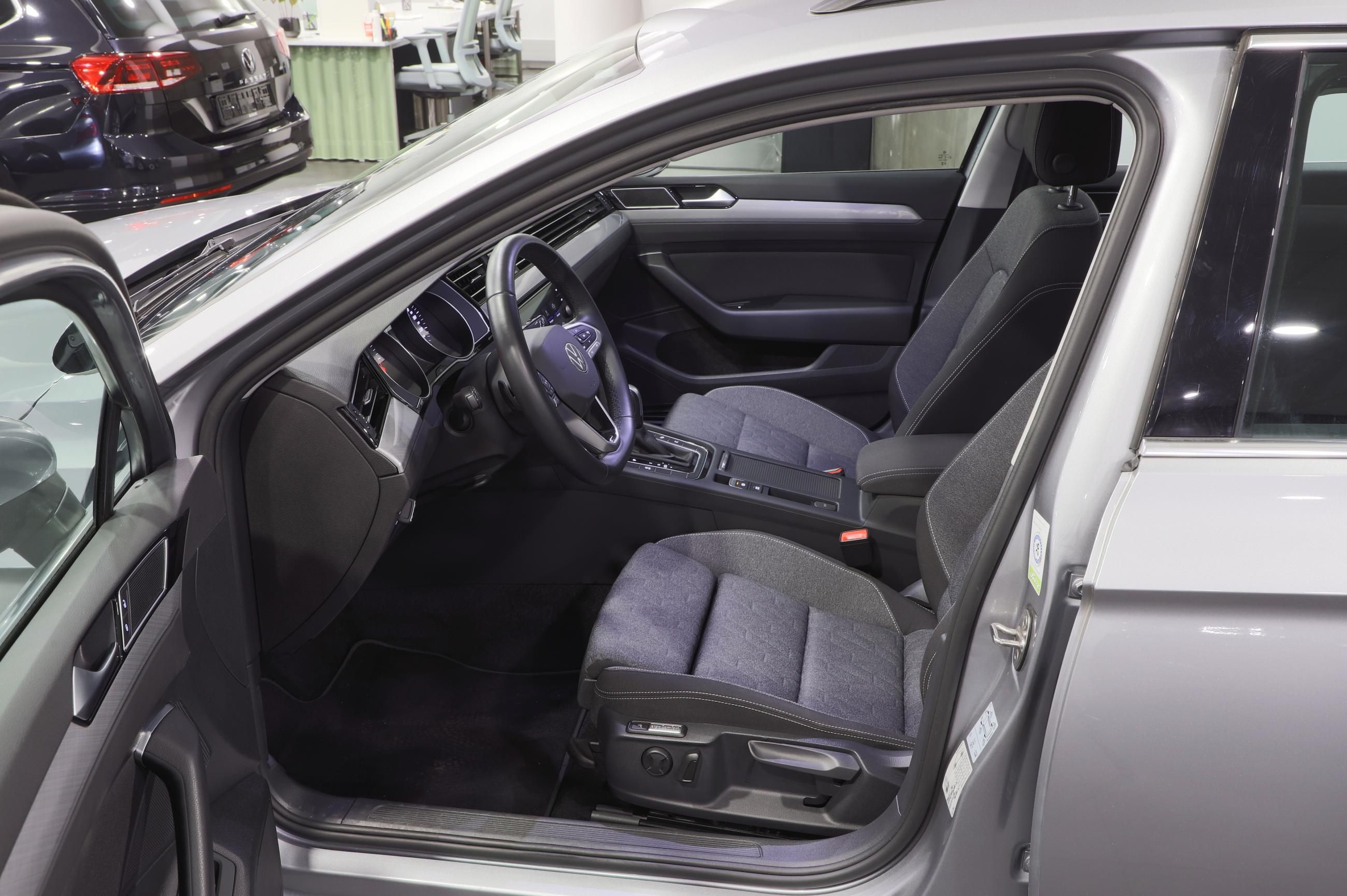 Volkswagen Passat, B8 Variant 2.0 TDI 110kW DSG - fotka 5