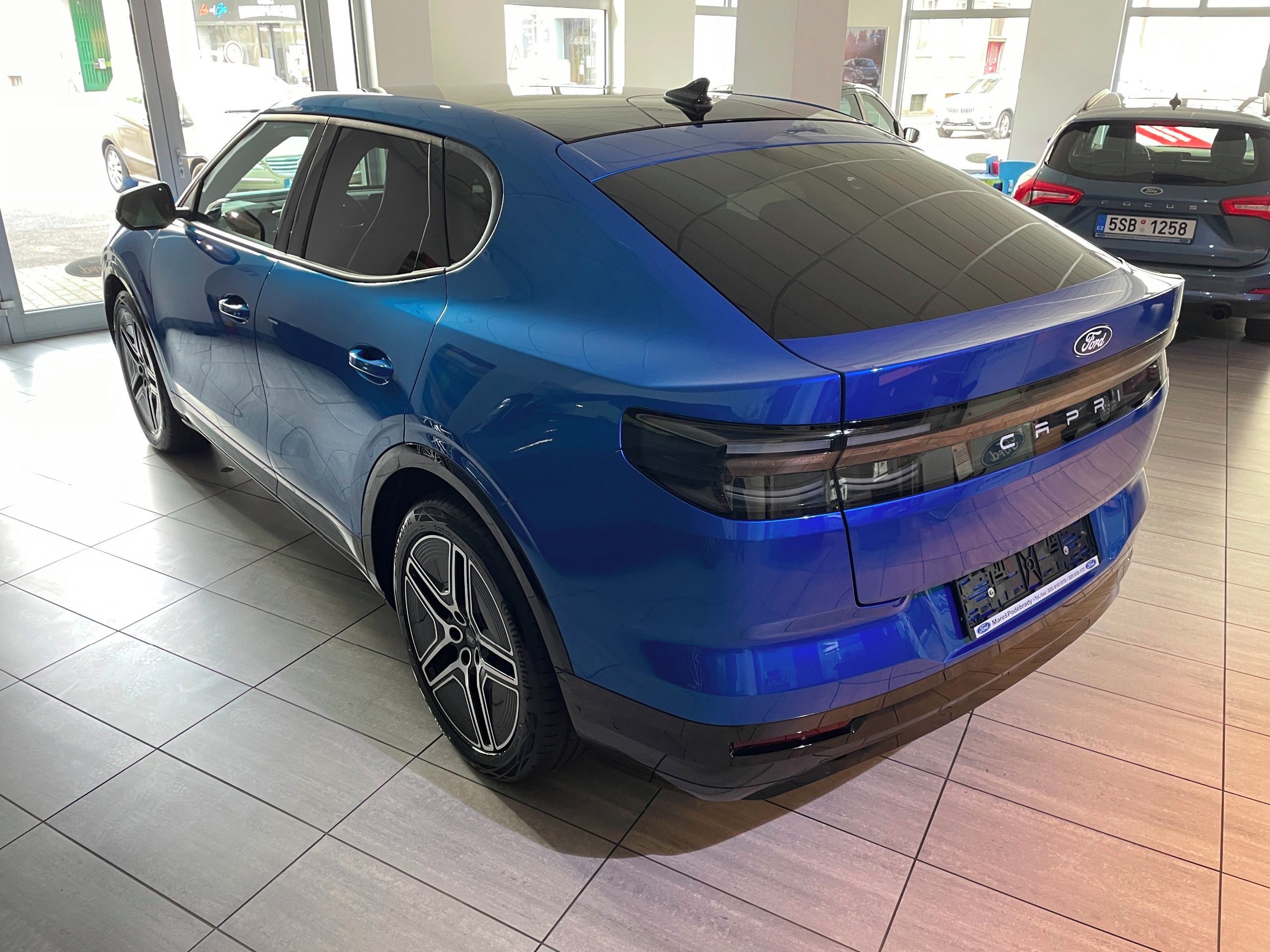 Ford Capri, Premium AWD 79kWh 250kW dojezd - fotka 3