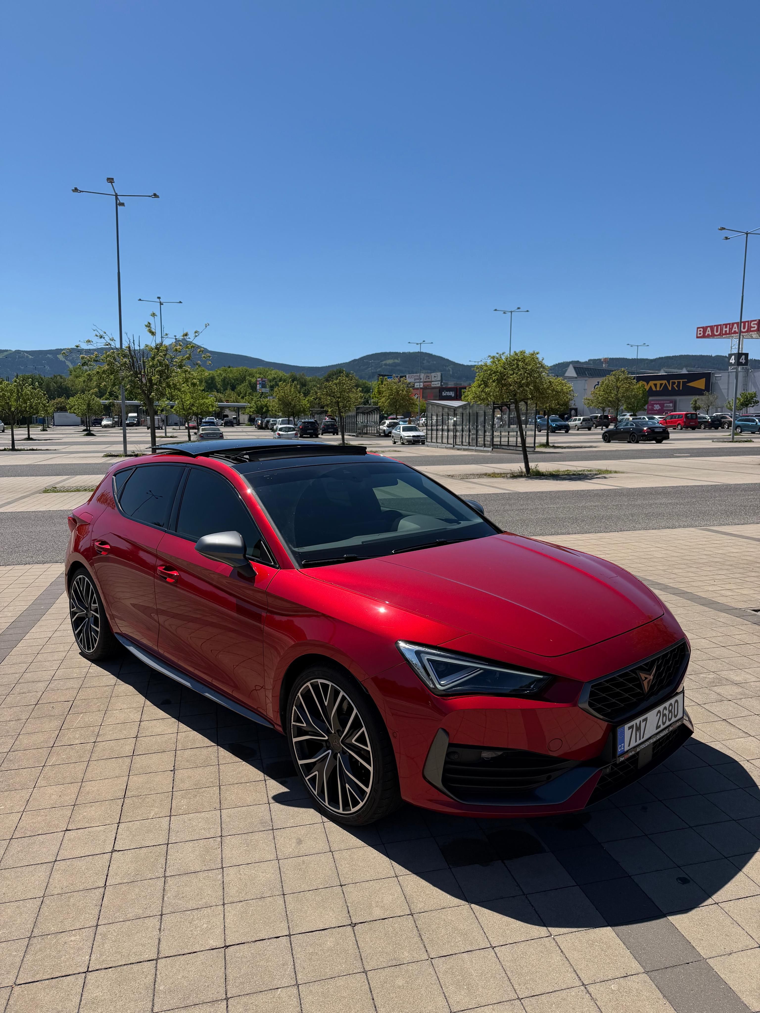 Cupra Leon, VZ 245k 2.0TSI 180KW CZ výbava