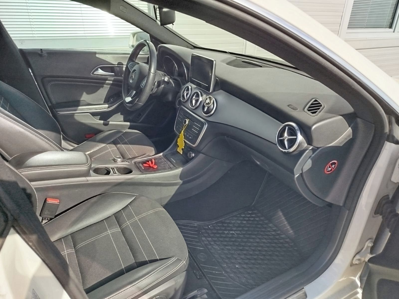 Mercedes-Benz CLA, Mercedes CLA nebouraný - fotka 6