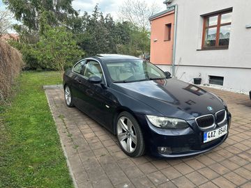 BMW E92 325i - v super výbavě