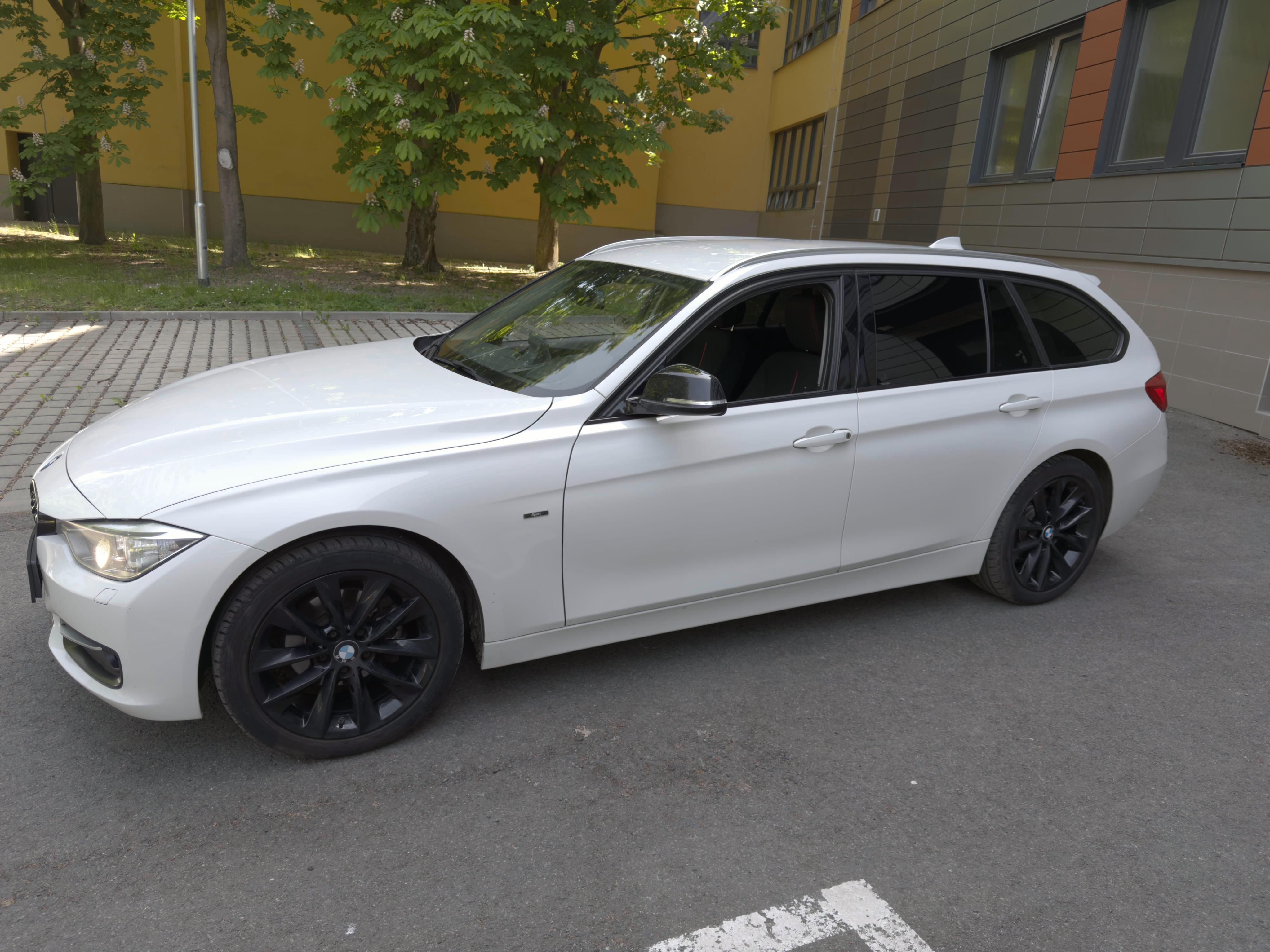BMW Řada 3, BMW 318d Touring - fotka 6