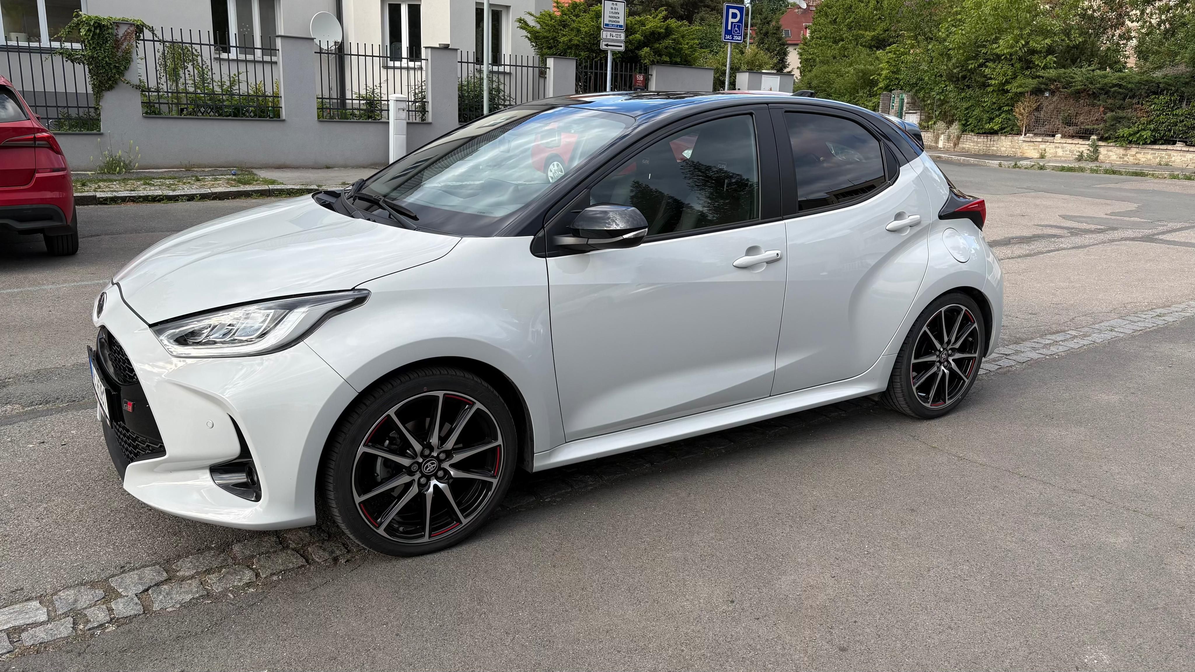 Toyota Yaris, GR SPORT 1,5i - ZÁRUKA 12/2028 - fotka 4