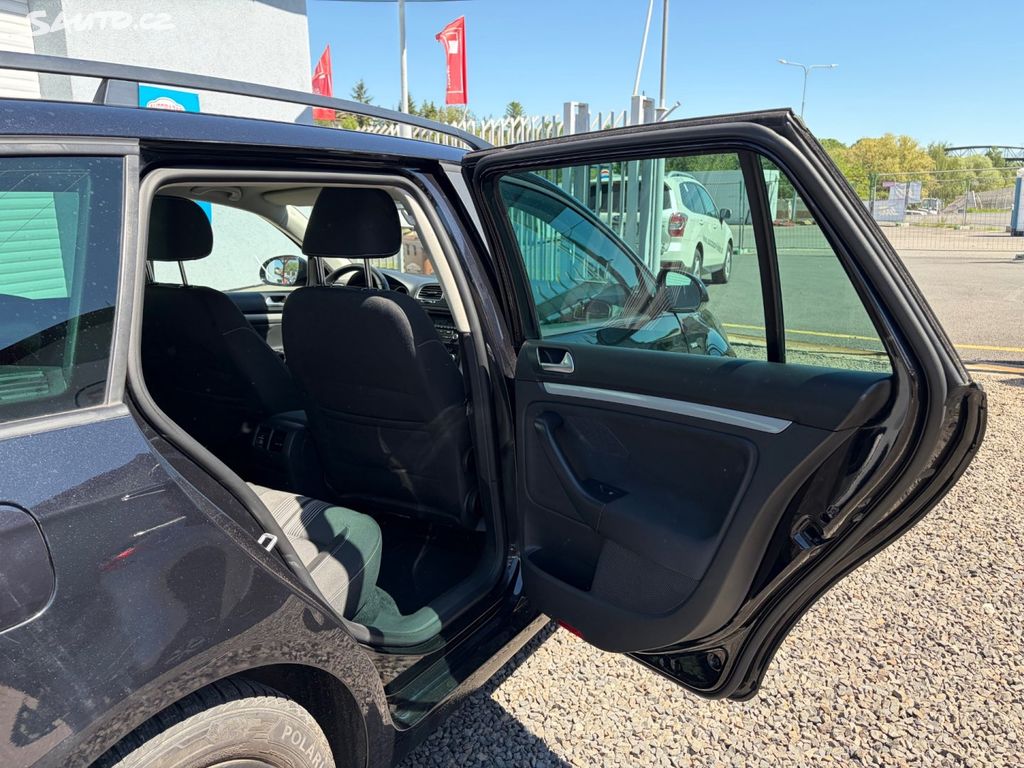 Volkswagen Golf, VI KOMBI 1,2, SERVISKA, VÝBAVA