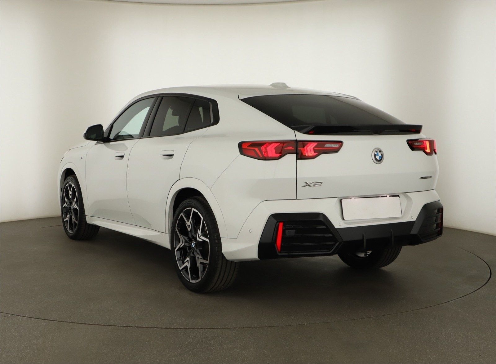 BMW X2, sDrive20i, M Paket, Navigace - fotka 3