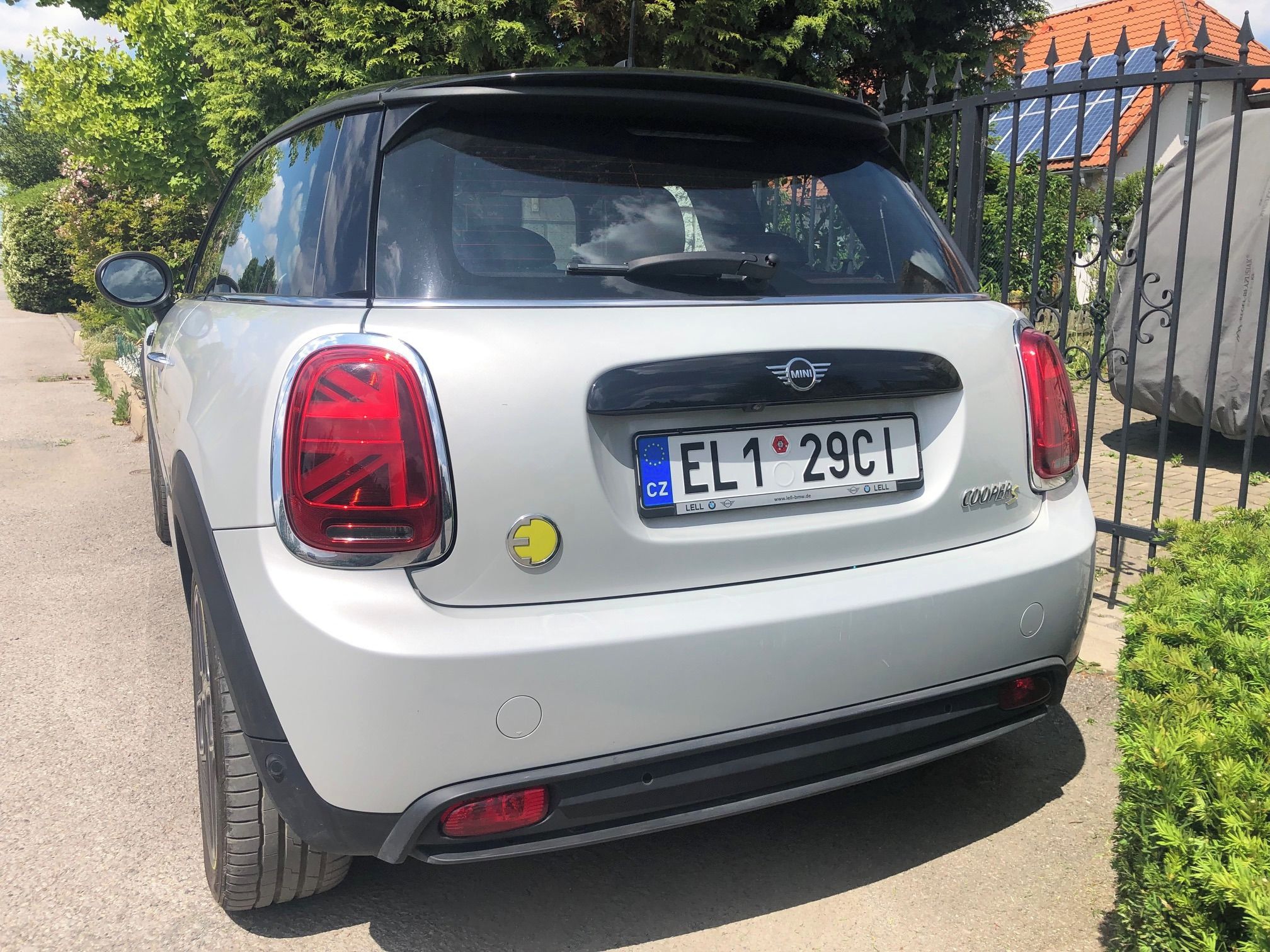 Mini Cooper, SE - fotka 3