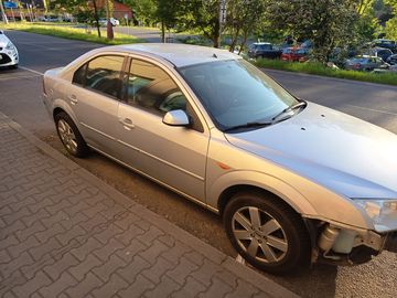 Ford Mondeo 2.0, havarováno