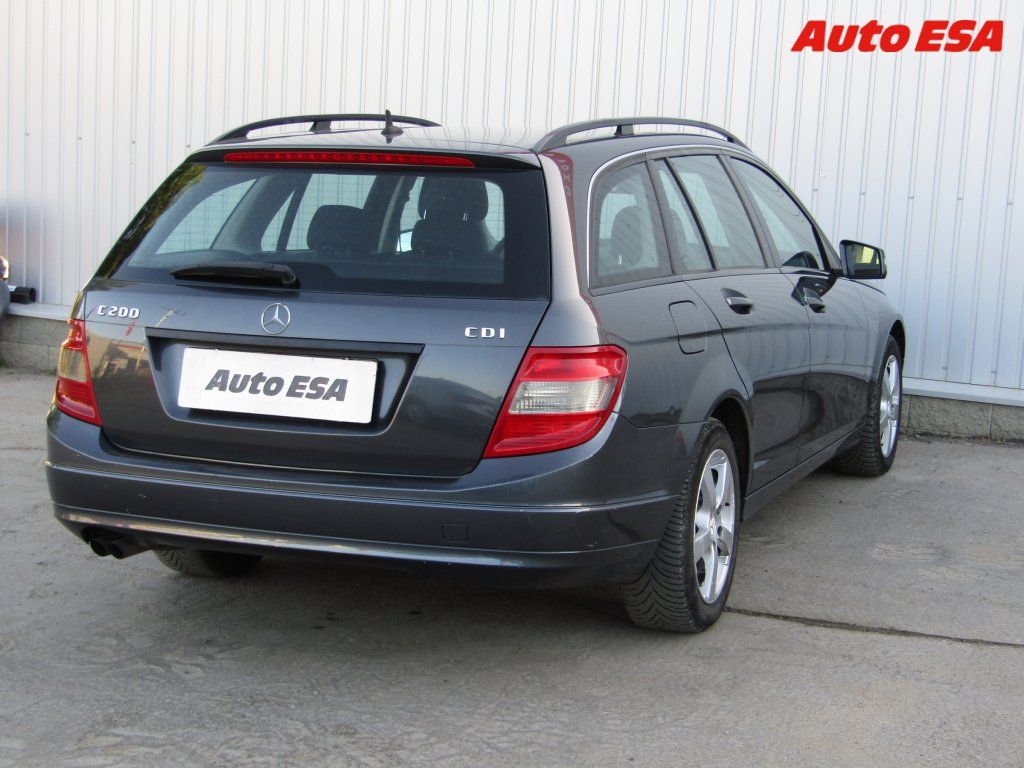 Mercedes-Benz Třídy C, 2.2. CDi - fotka 4