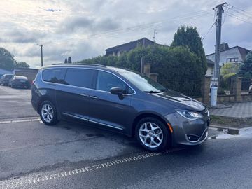 3,6 RU Touring L 8 míst 2017