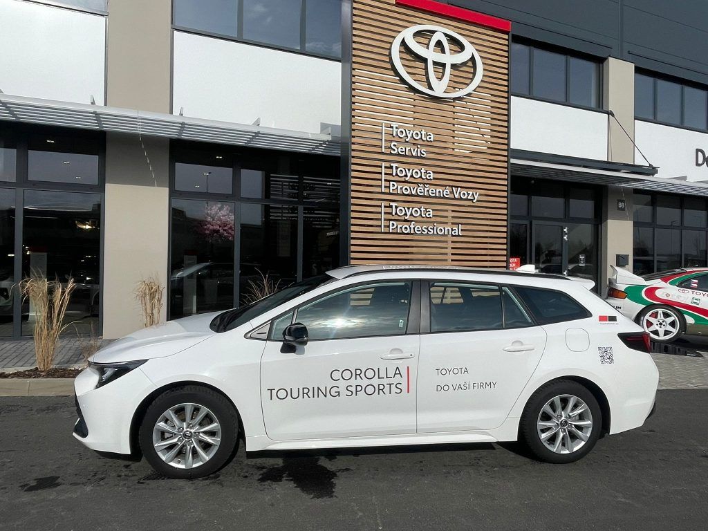 Toyota Corolla, 1.8 Hybrid Comfort Business - fotka 2
