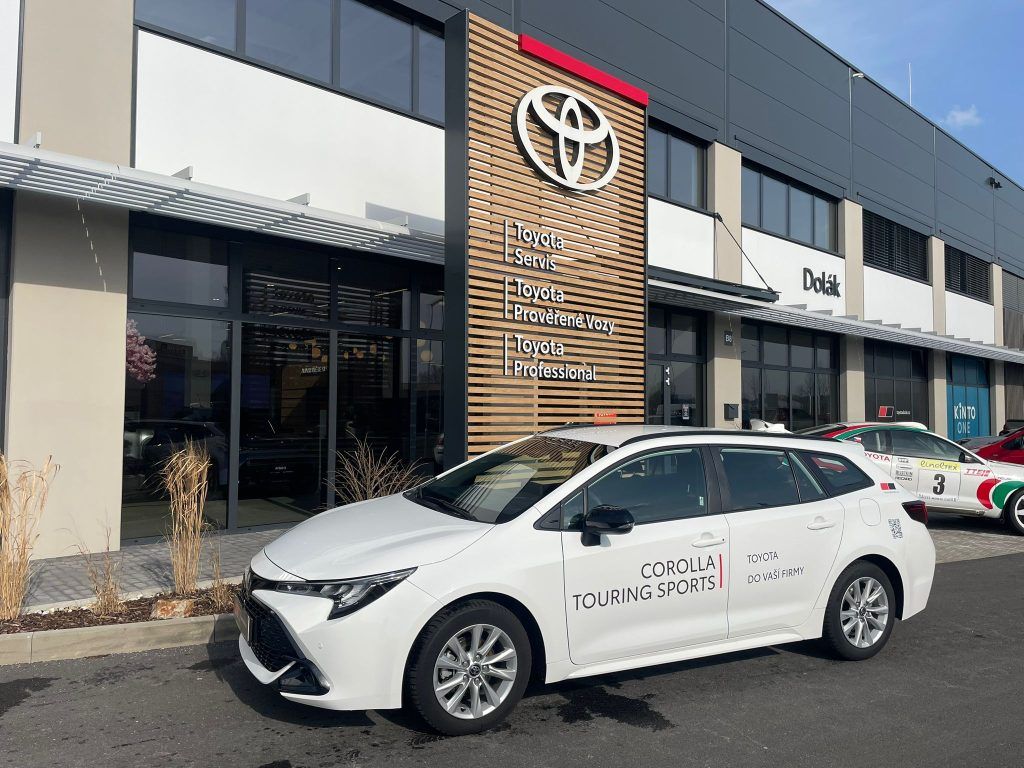 Toyota Corolla, 1.8 Hybrid Comfort Business - fotka 3
