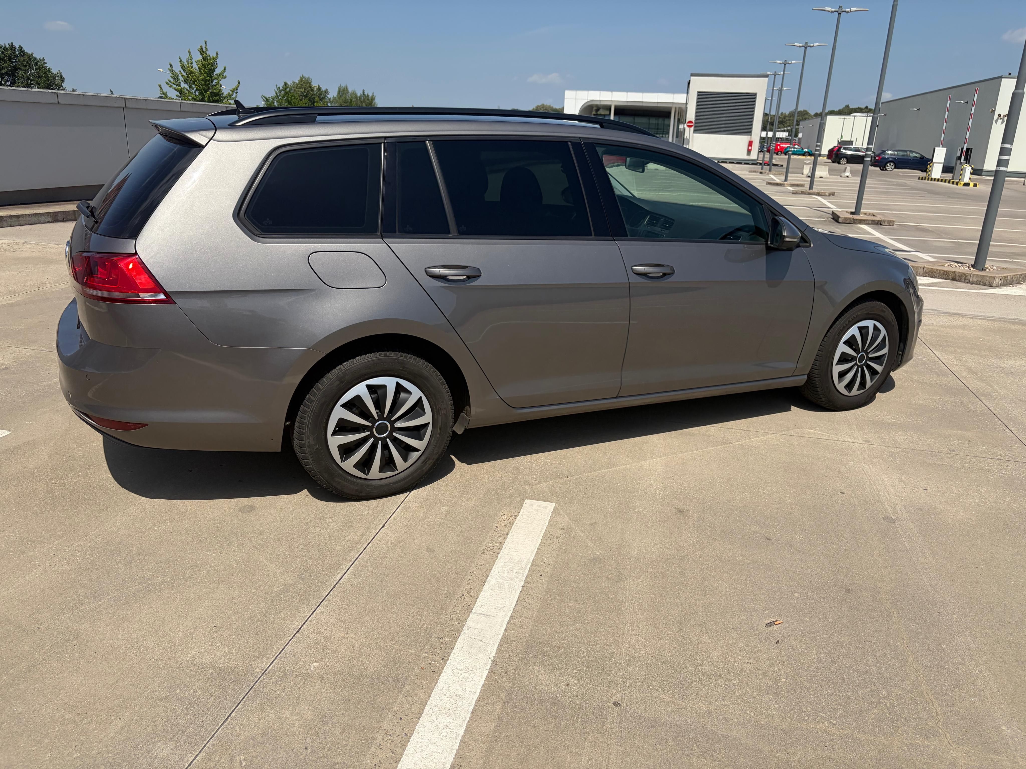 Volkswagen Golf, Volkswagen Golf,  1.6 TDI 81kW - fotka 6