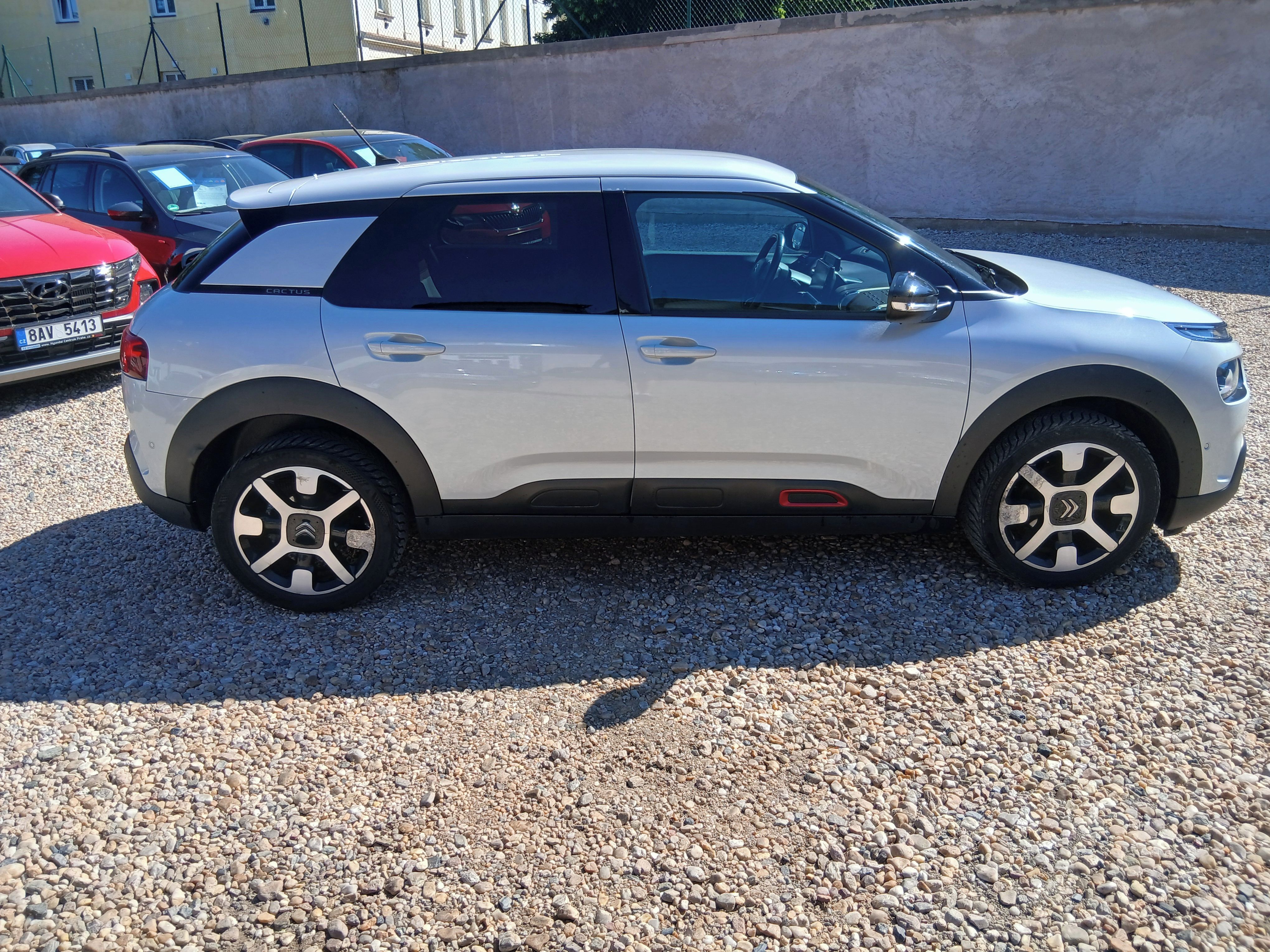 Citroën C4 Cactus, 1.2i 81KW Automat, S.Kniha - fotka 4