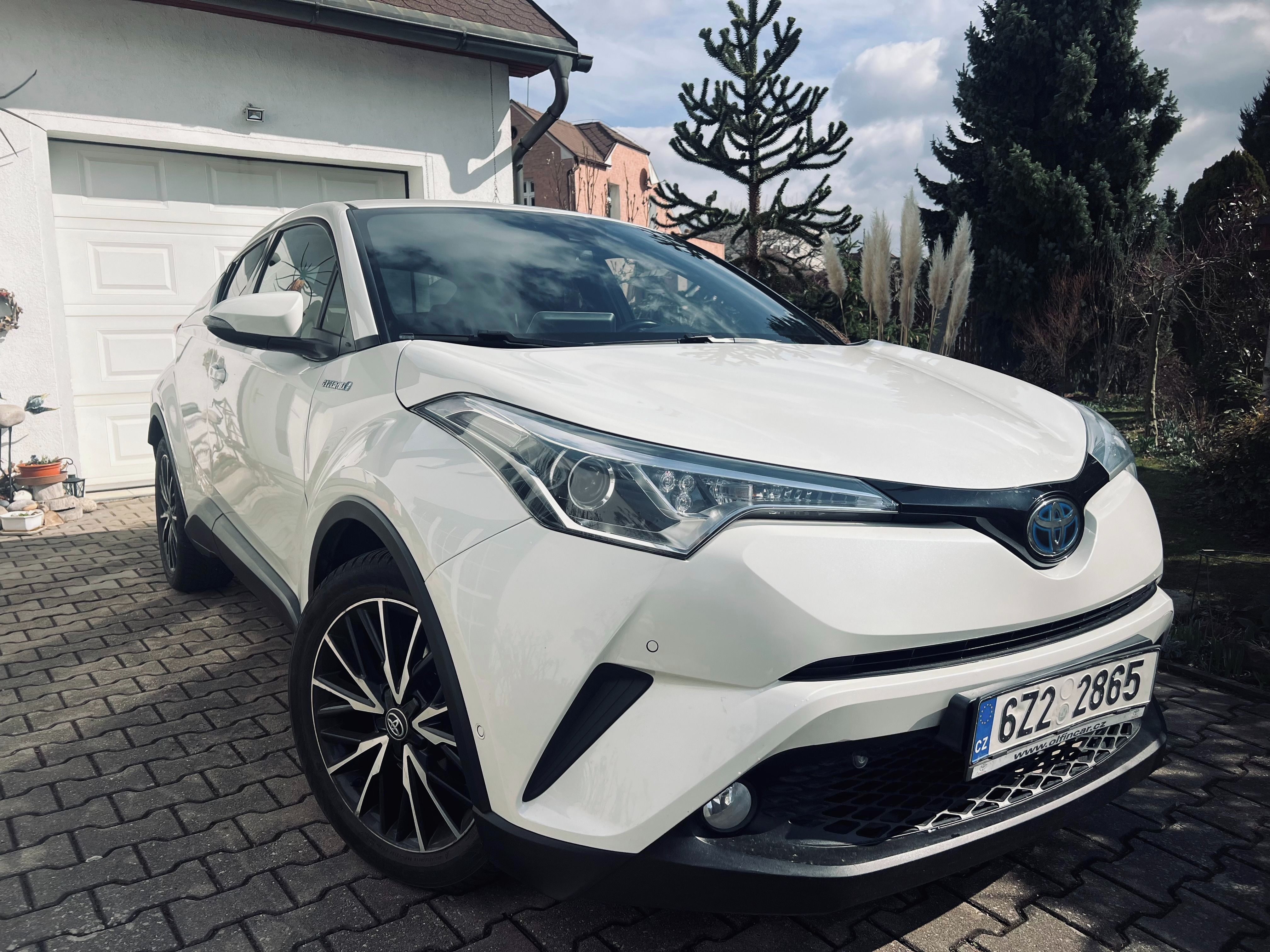 Toyota C-HR, 1.8 executive! ČR, 2.majitel