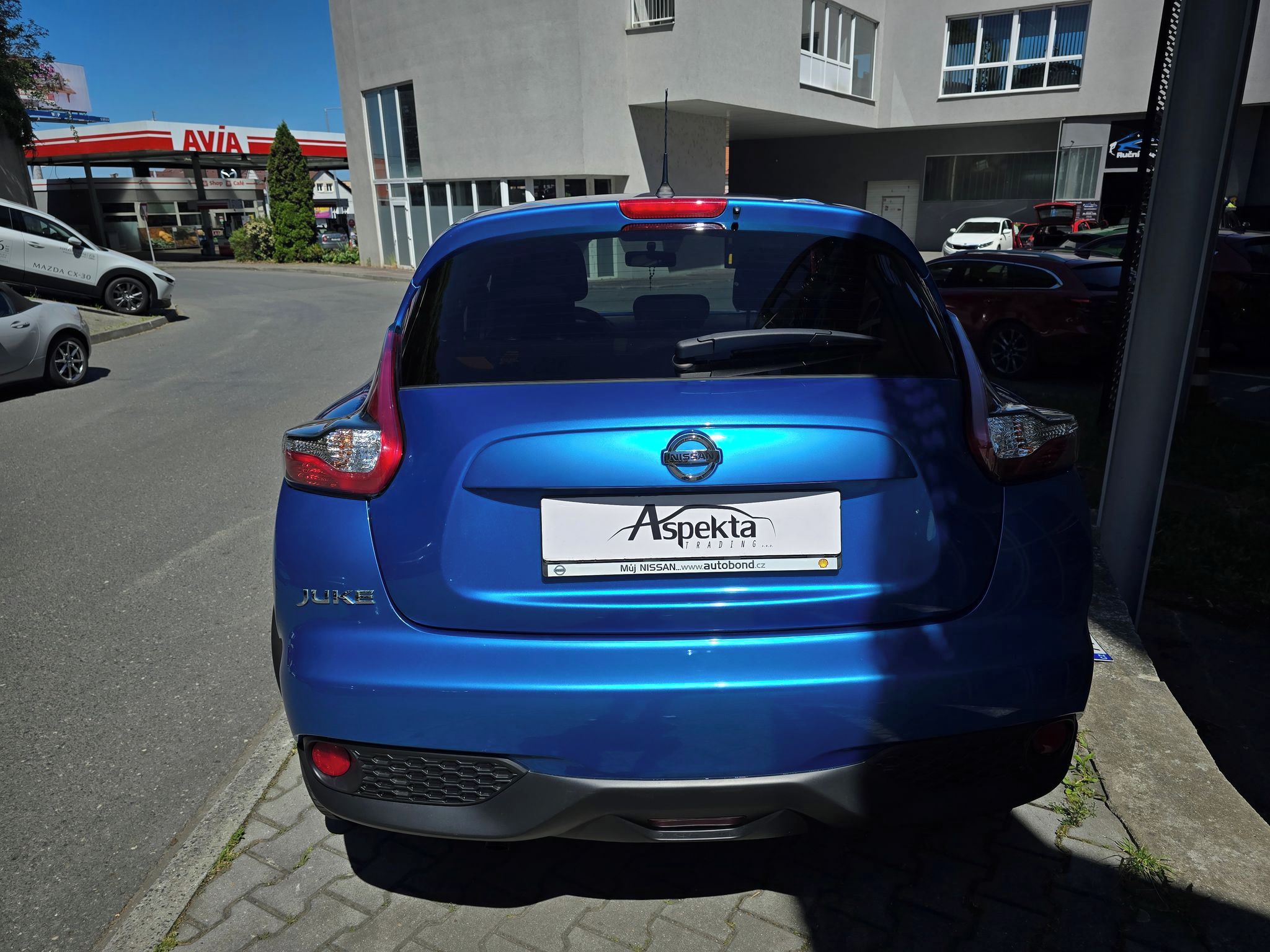 Nissan Juke, 1.6i A/T, ČR, serv.kn., 1.maj. - fotka 4