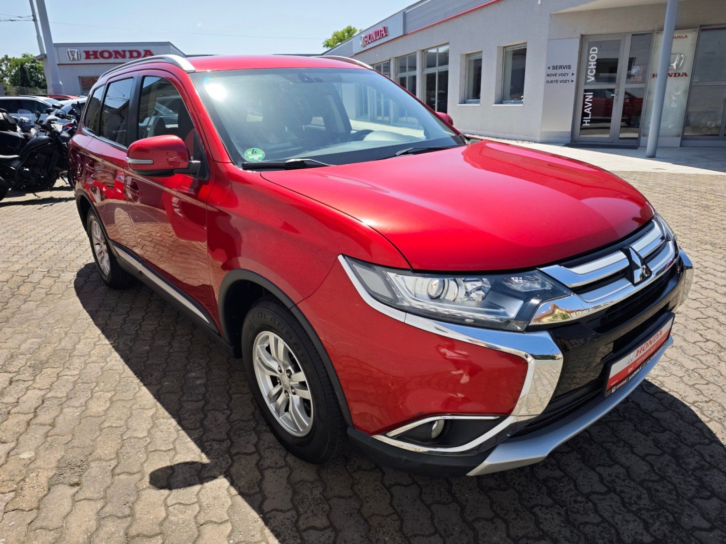 Mitsubishi Outlander, 2.0 Mivec Diamant 2WD Kamera - fotka 2