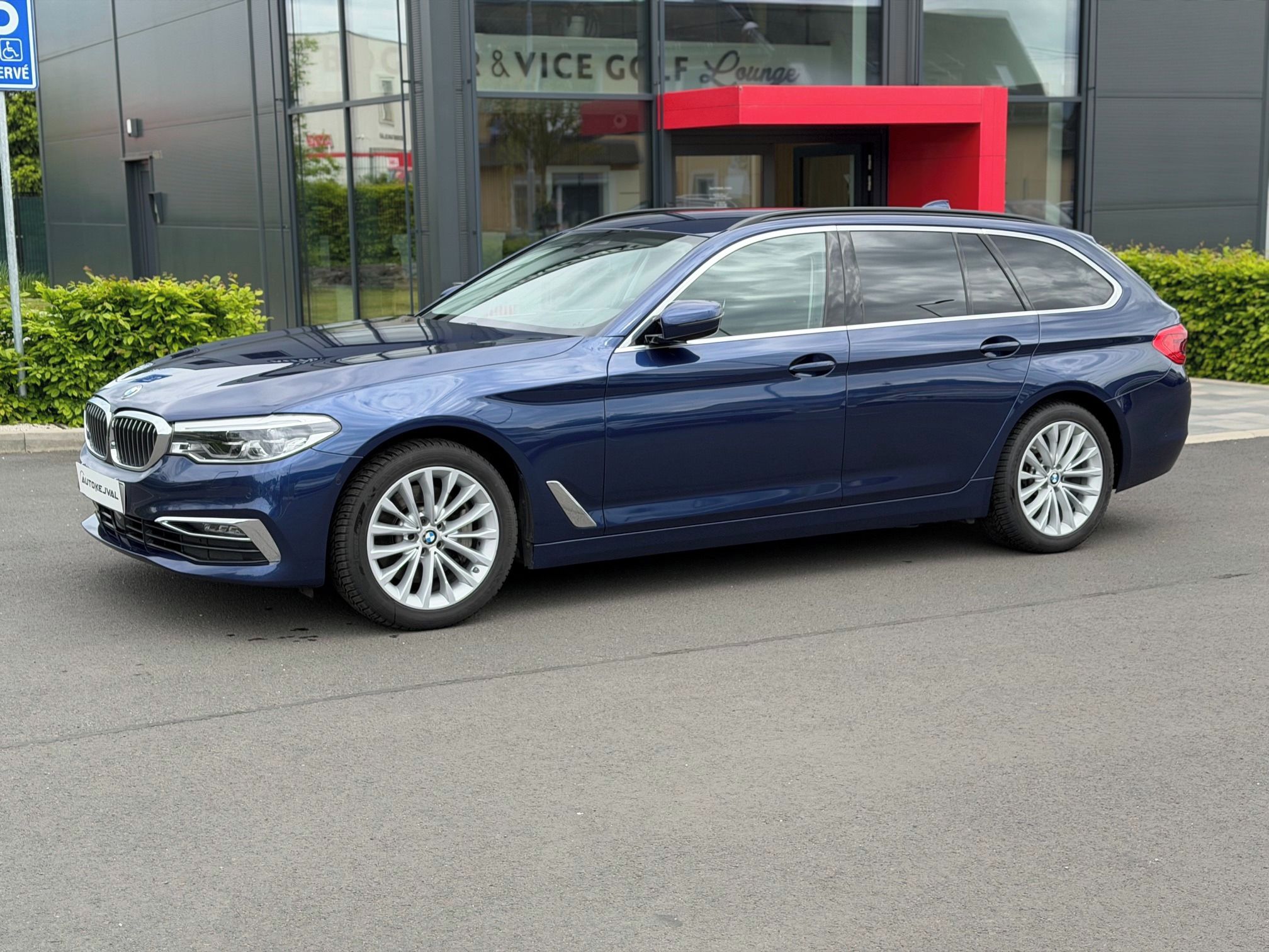 BMW Řada 5, 530 d xDrive Luxury, nez.topen - fotka 2