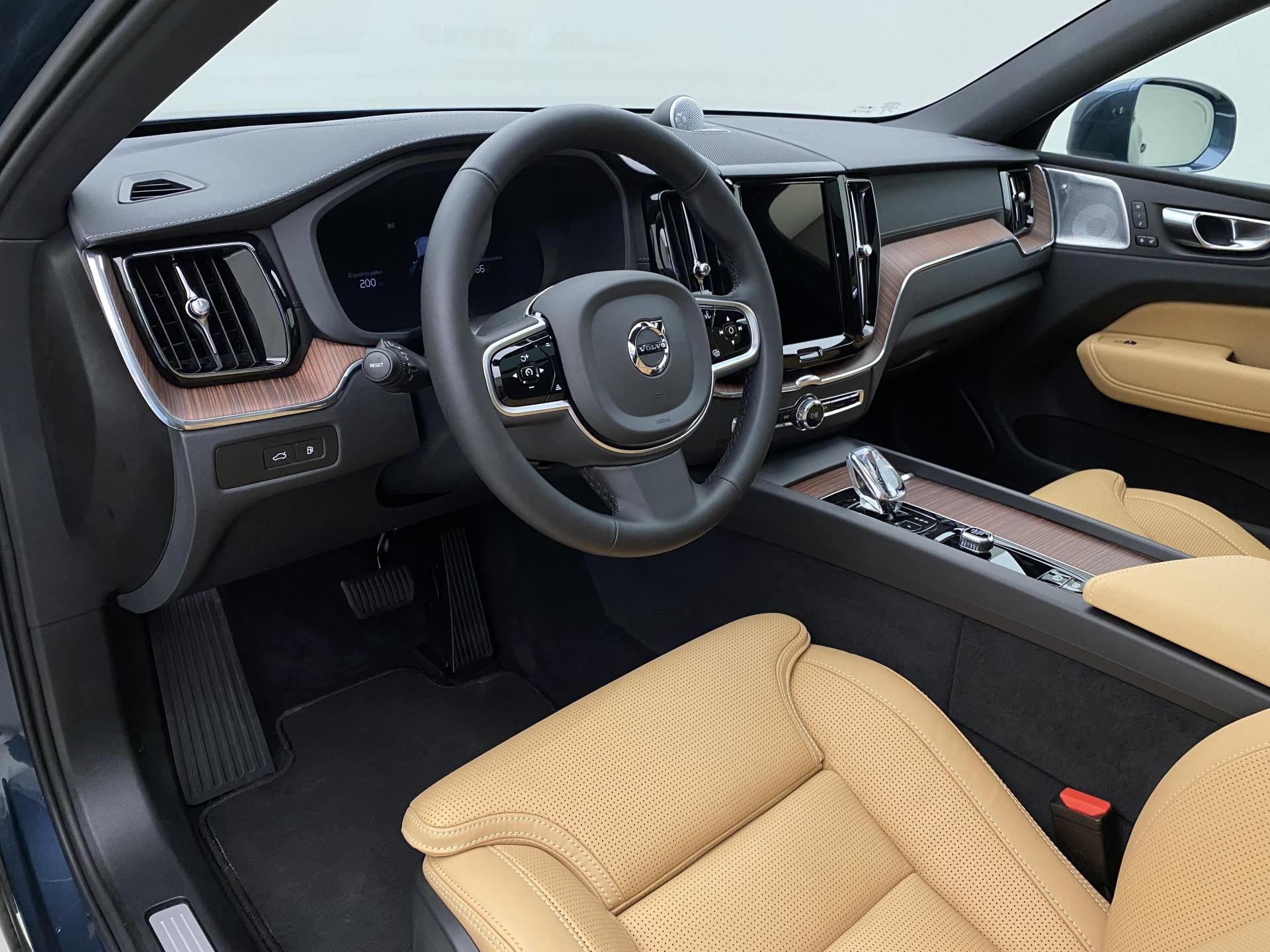 Volvo XC60, T8 AWD RECHARGE BRIGHT ULTRA - fotka 4