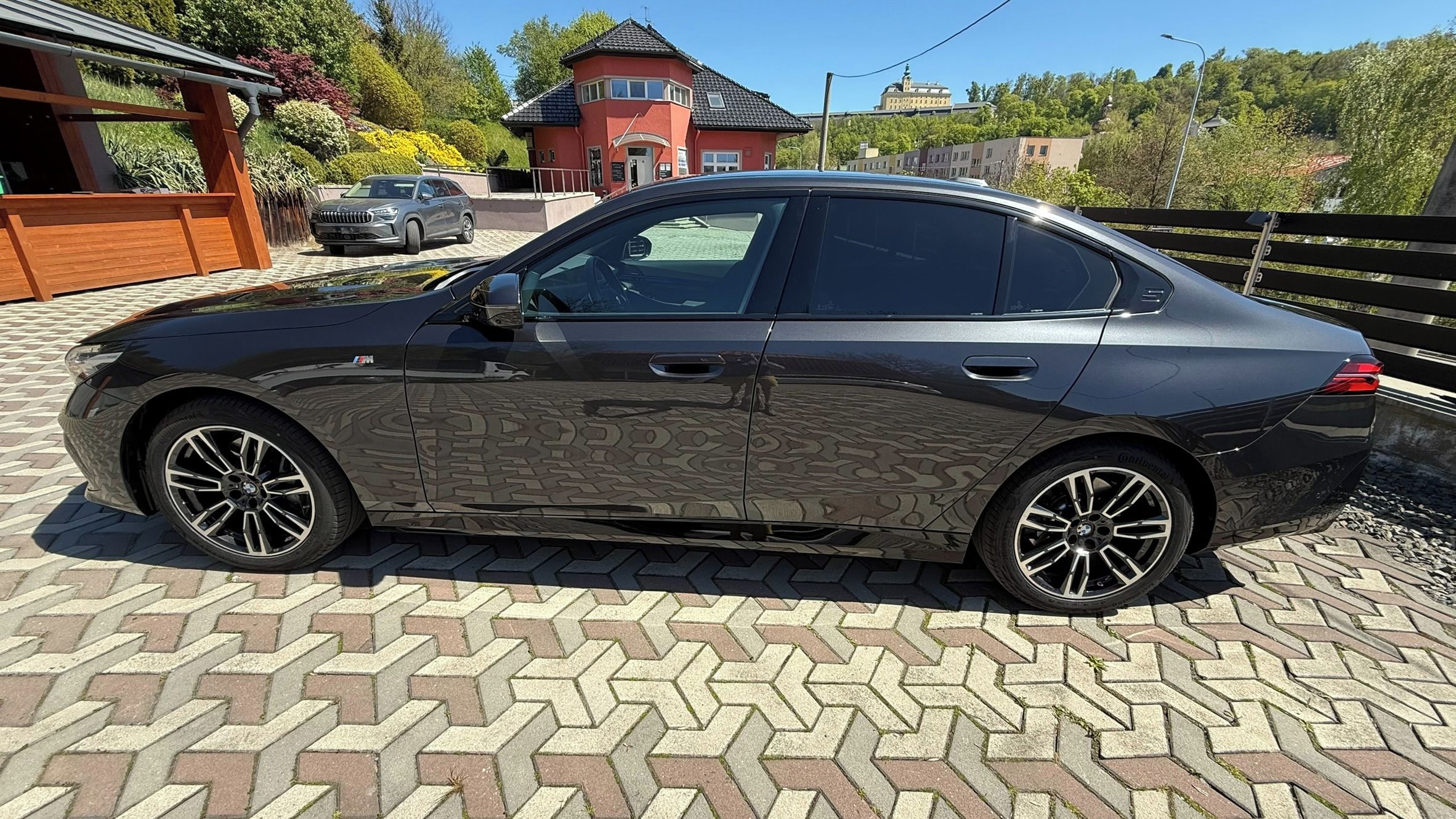 BMW Řada 5, 540D xDrive - fotka 2