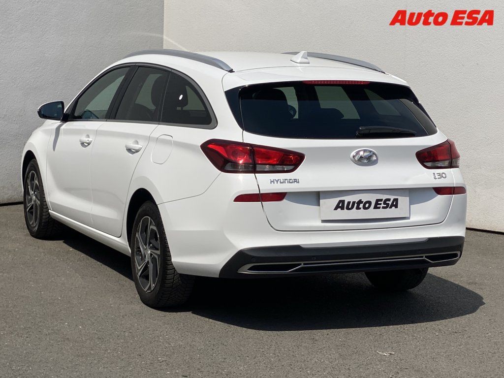 Hyundai i30, 1.5 DPi,2.maj,ČR,Smart - fotka 6