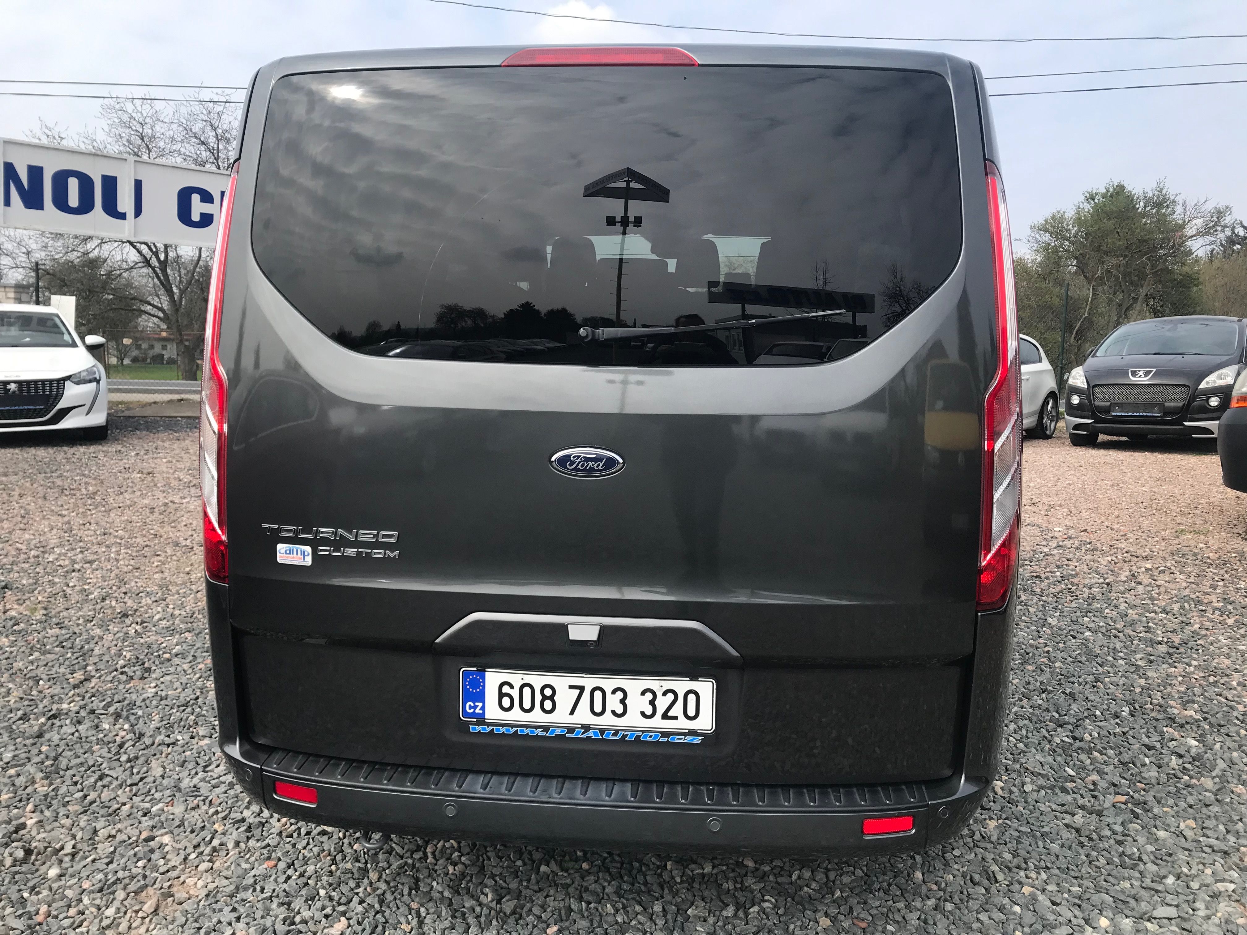Ford Tourneo Custom, 2.0 TDCI 96 KW,L2,9-MÍST,RAMPA - fotka 6