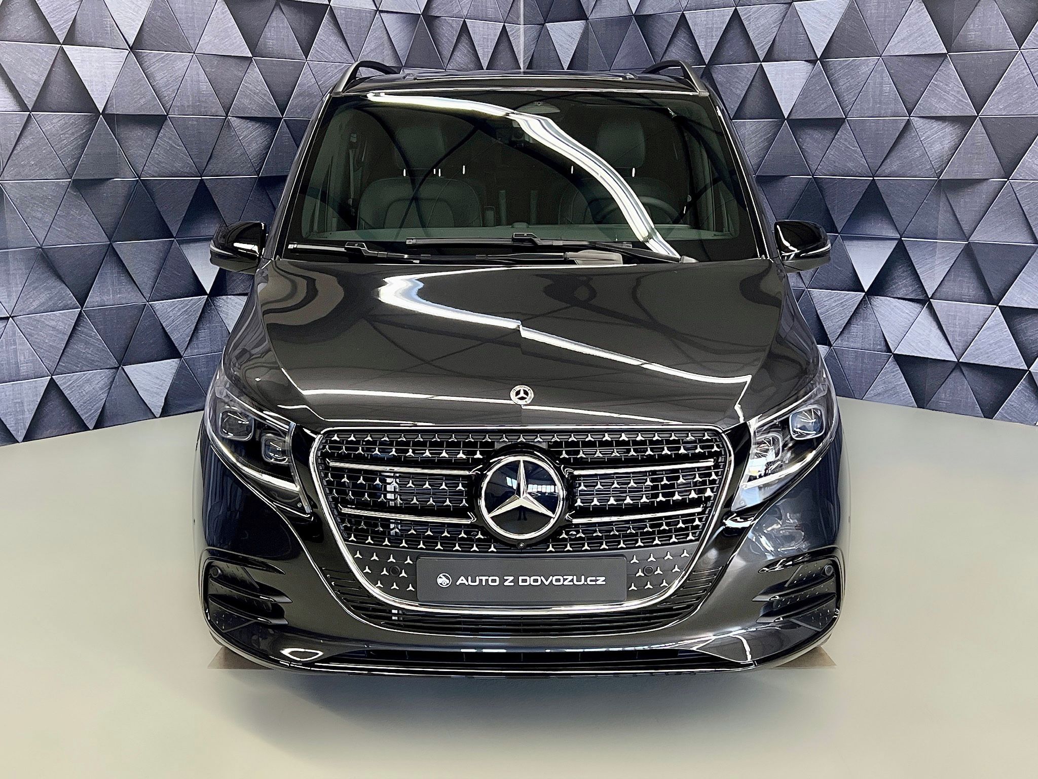Mercedes-Benz Třídy V, d 4MATIC AMG EXCLUSIVE LONG, A - fotka 2