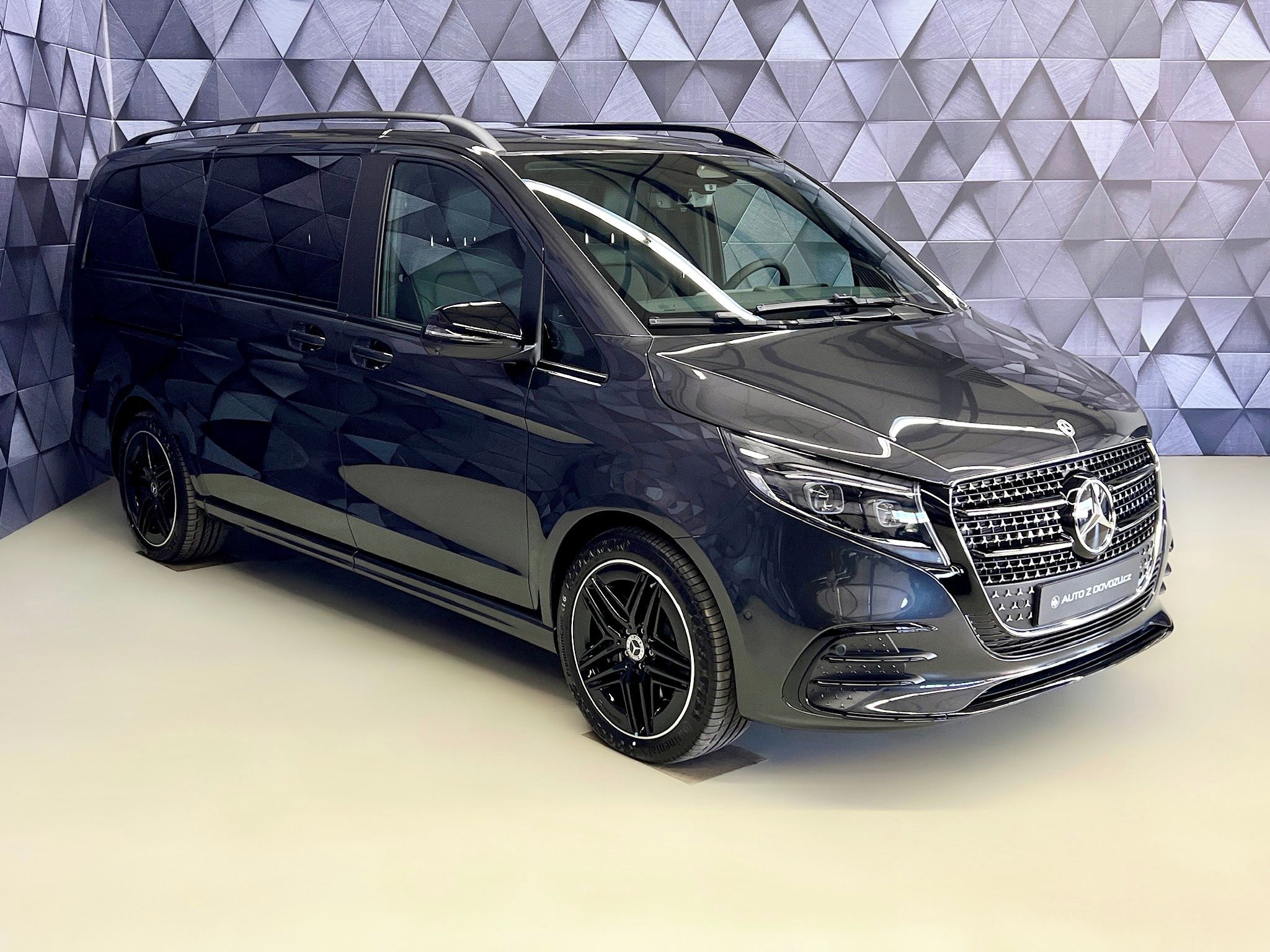Mercedes-Benz Třídy V, d 4MATIC AMG EXCLUSIVE LONG, A - fotka 3