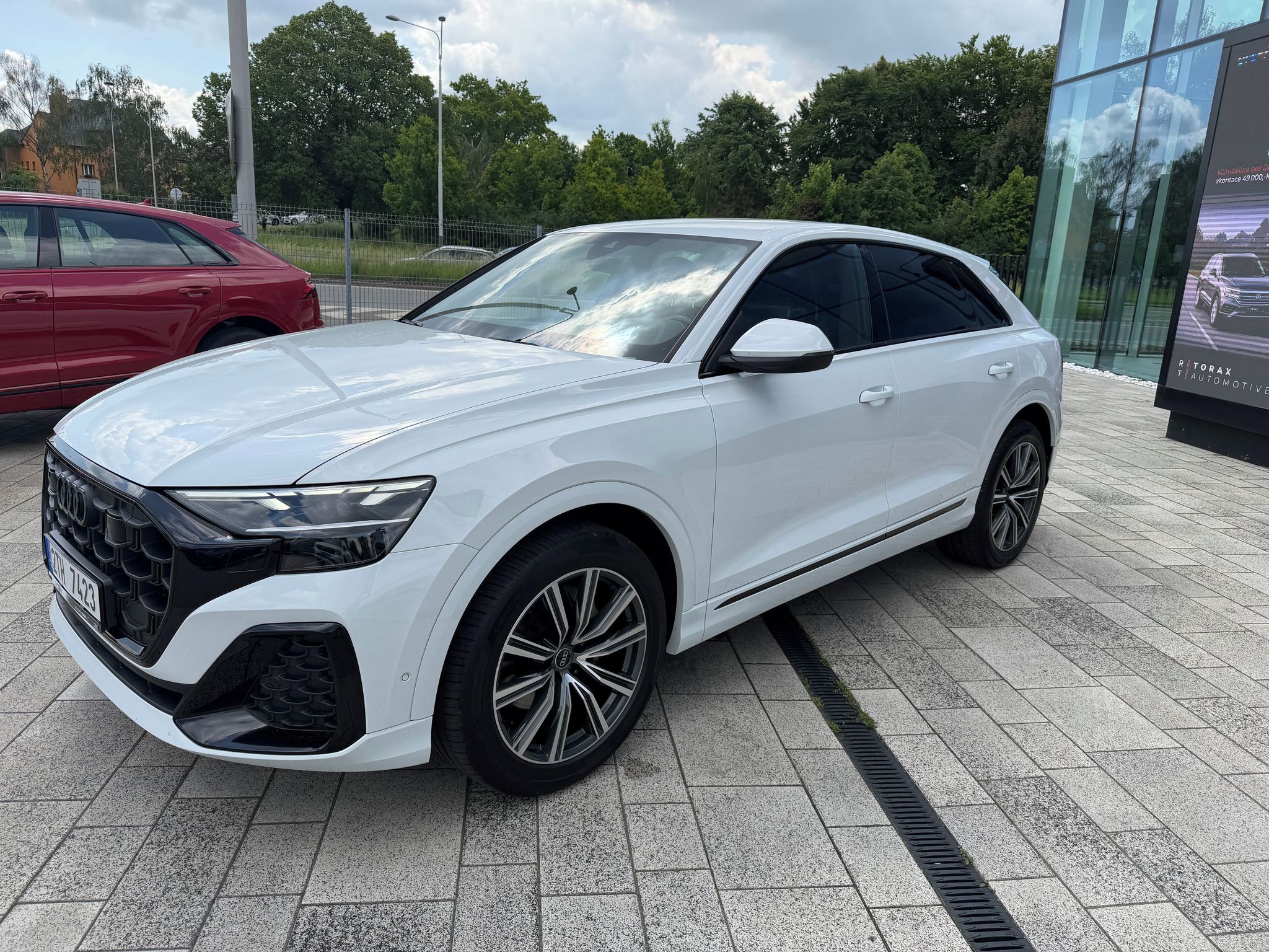 Audi Q8, S-line  50TDI 210kW webasto - fotka 4
