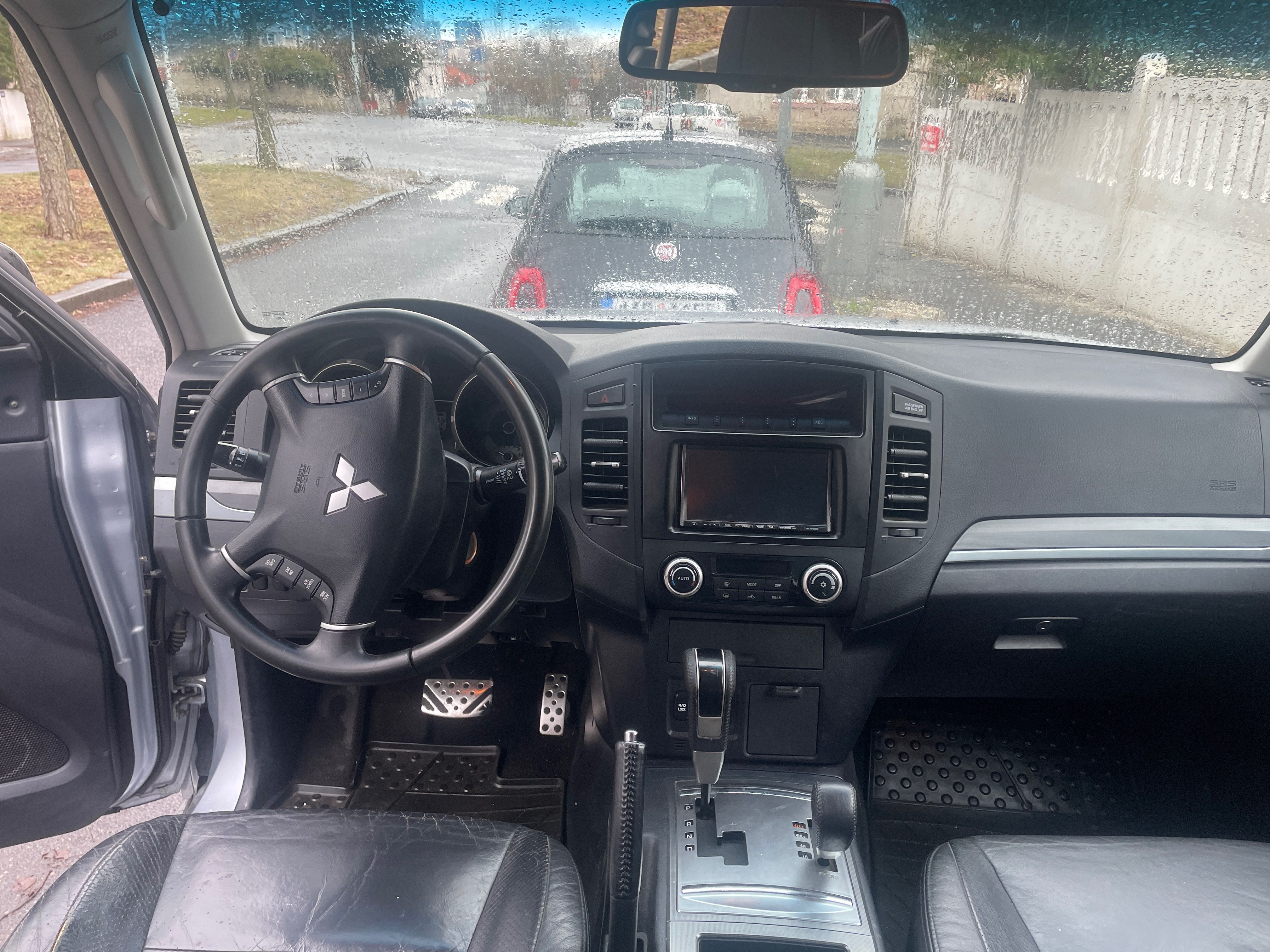 Mitsubishi Pajero, Mitsubishi Pajero 3.2 D 7 Míst - fotka 4
