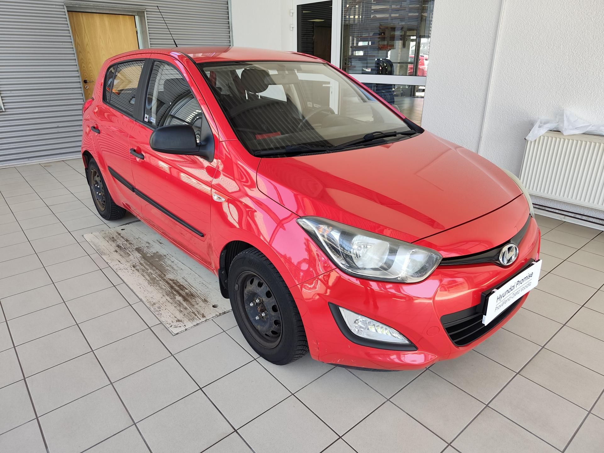 Hyundai i20, 1.2i 62kW, Klima - fotka 5