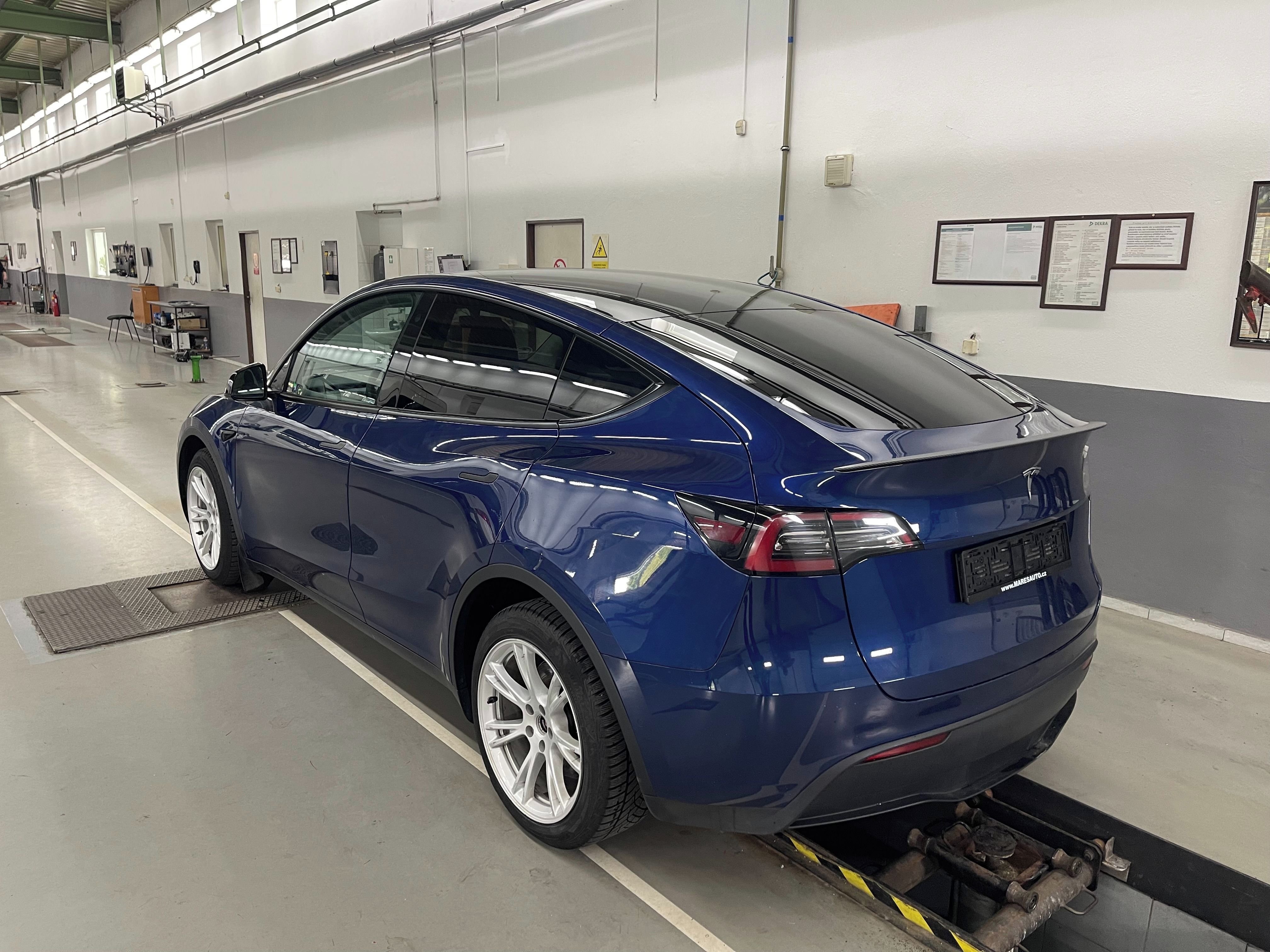 Tesla Model Y, Long Range Dual Motor AWD - fotka 4