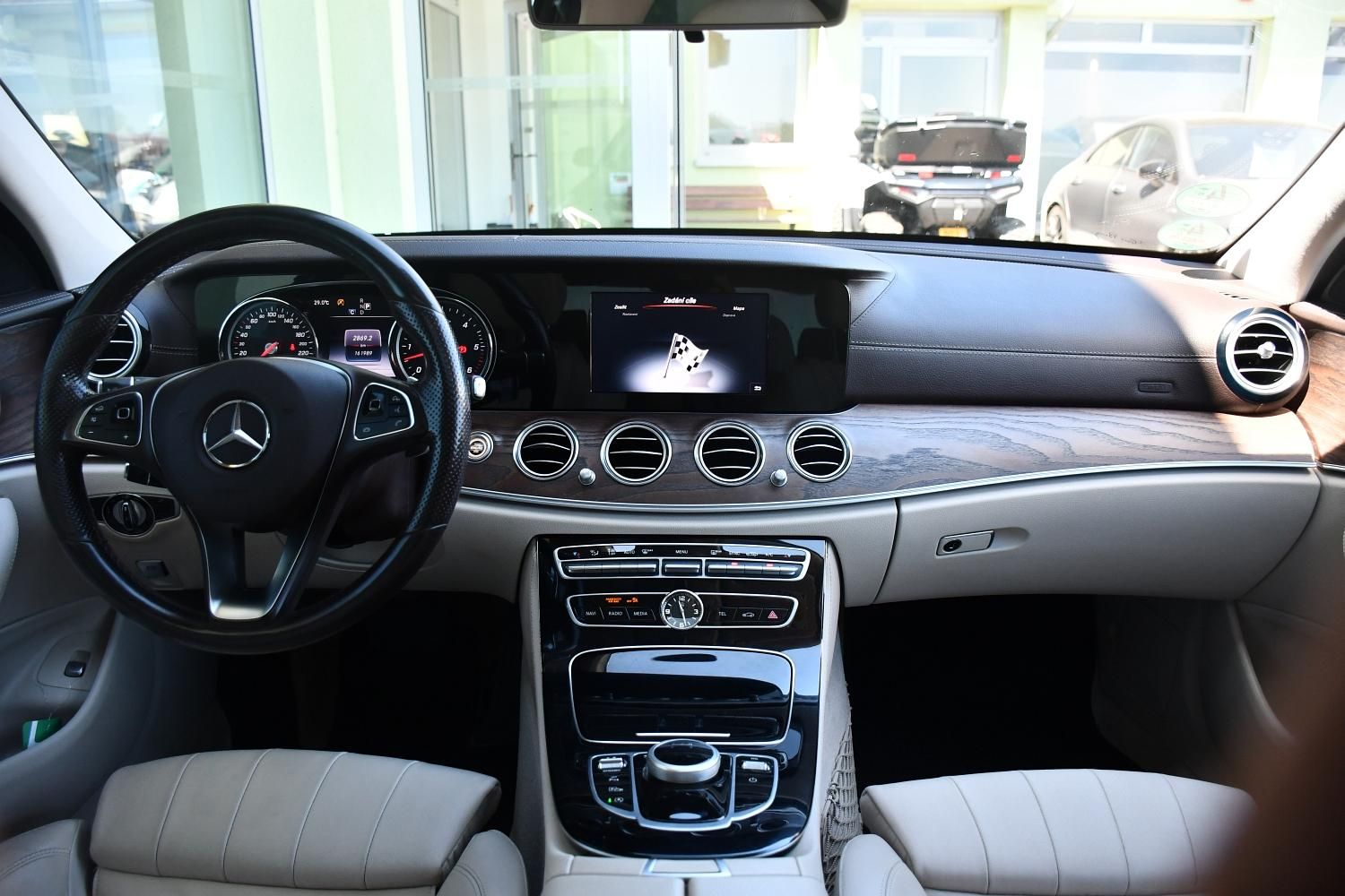 Mercedes-Benz Třídy E, 350d - fotka 6