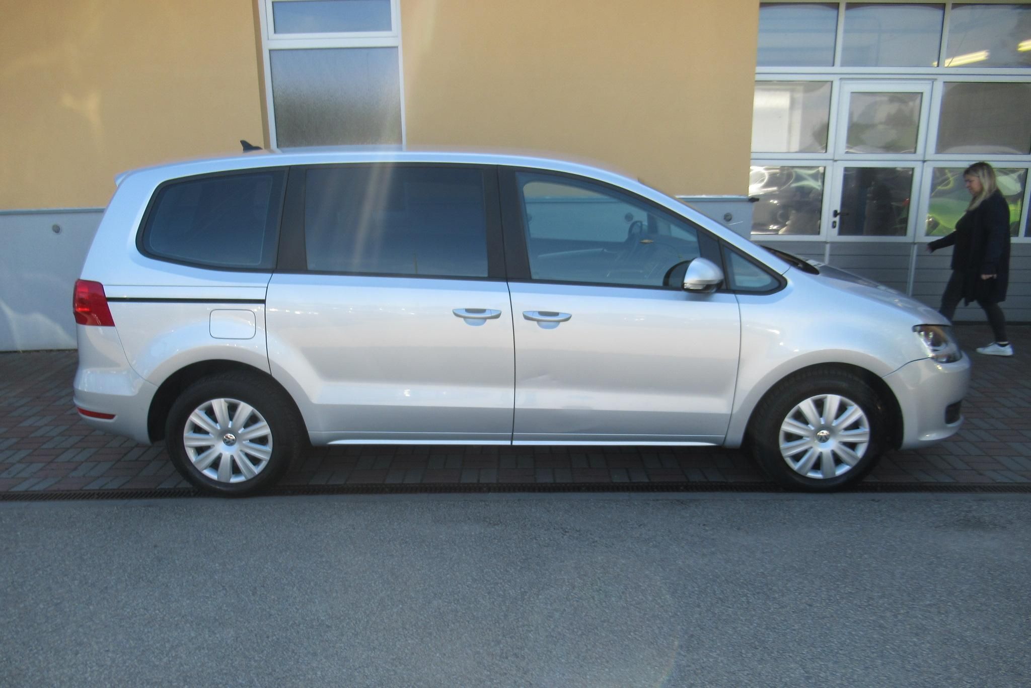 Volkswagen Sharan, 2.0 TDi  KLIMA WEBASTO TAŽNÉ - fotka 3
