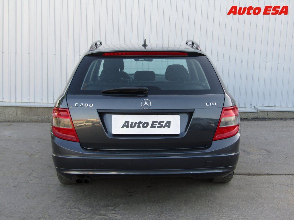 Mercedes-Benz Třídy C, 2.2. CDi - fotka 5