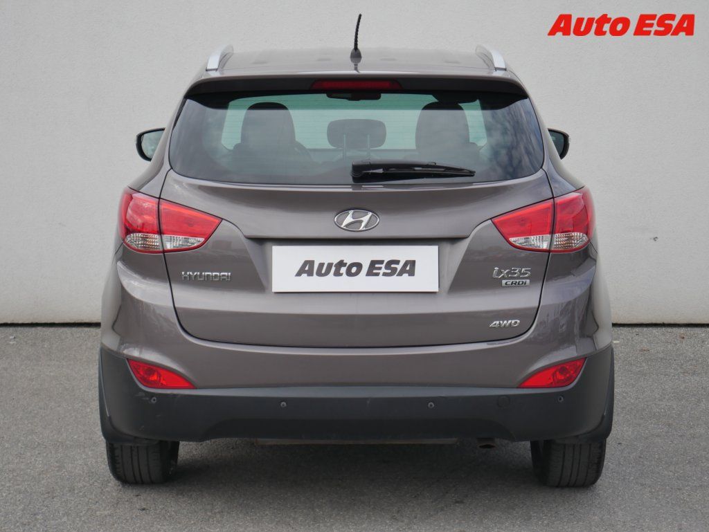 Hyundai ix35, 2.0CRDi 4x4,1.maj,AC - fotka 5
