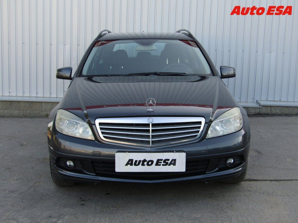 Mercedes-Benz Třídy C, 2.2. CDi - fotka 2