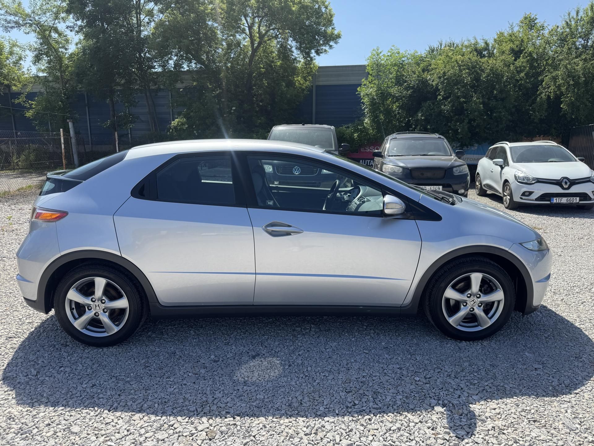 Honda Civic, 1,4i SPORT,PĚKNÉ - fotka 3