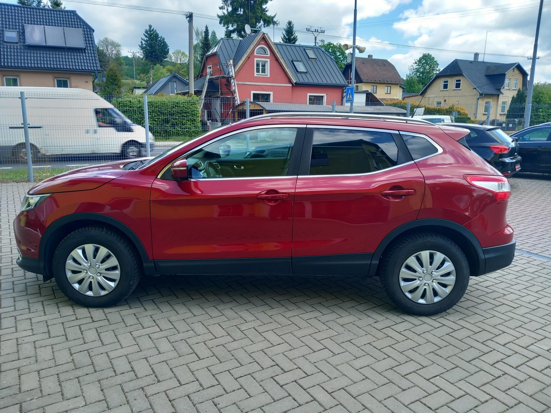Nissan Qashqai, MAX.VÝBAVA ! PO VELKÉM SERVISE - fotka 4