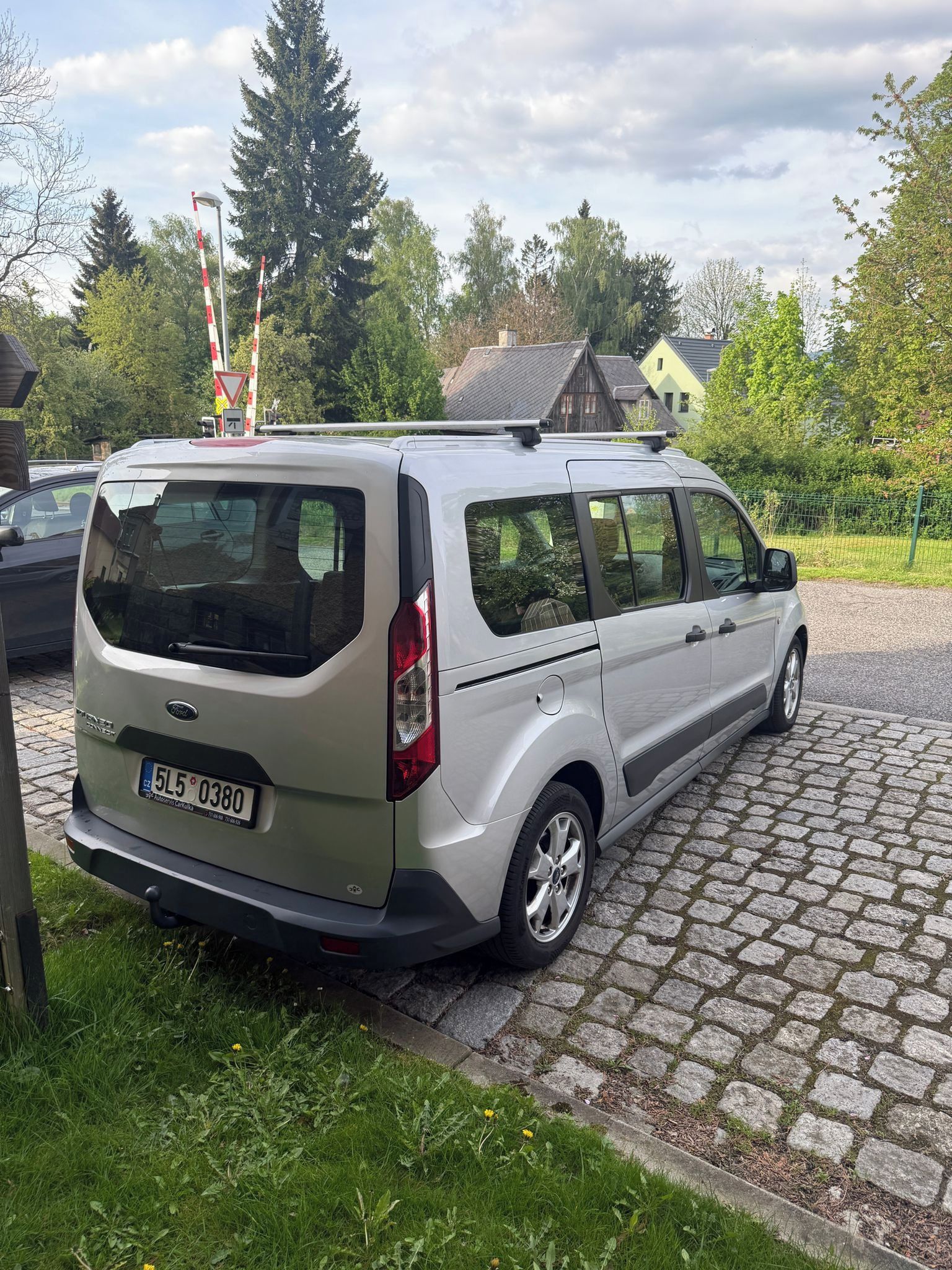 Ford Tourneo Connect, Ford Tourneo Connect L2 7 míst - fotka 4