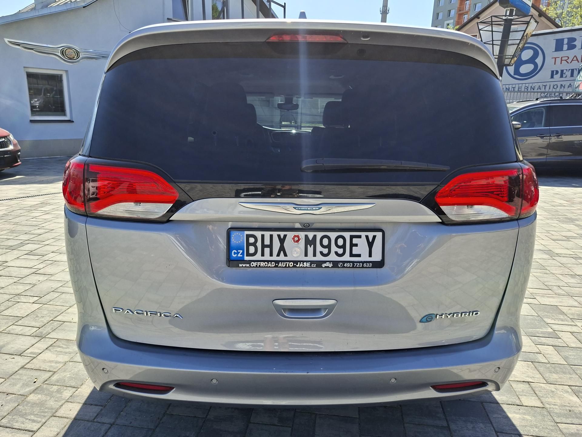 Chrysler Pacifica, 3,6L Hybrid, krásný stav - fotka 6