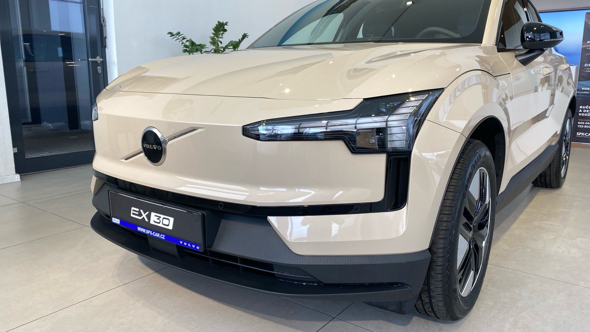 Volvo EX30, PLUS, P5 electric, 200 kW / 27 - fotka 3