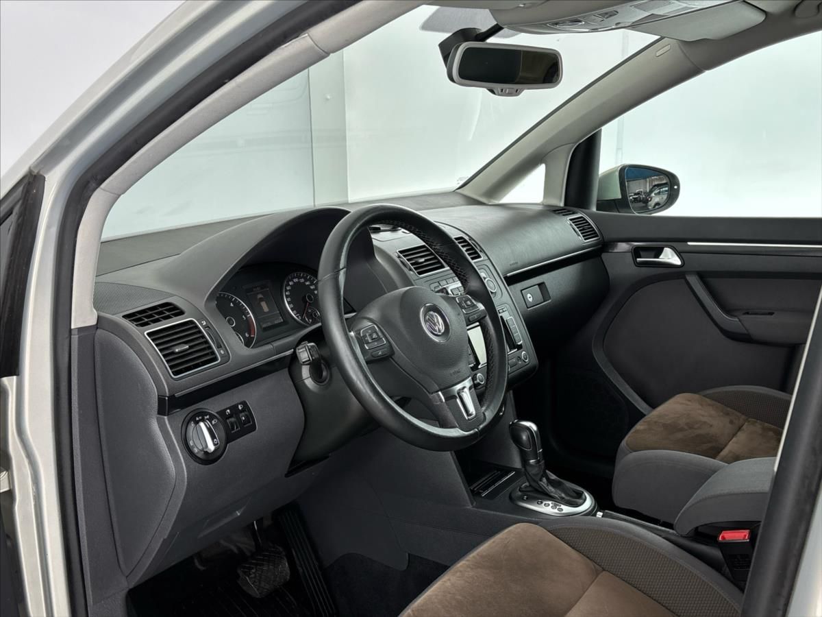 Volkswagen Touran, 2,0 TDI  Highline 6DSG - fotka 6
