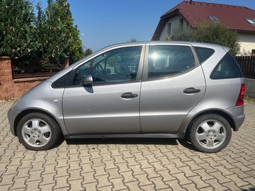 10 let -telefon v textu