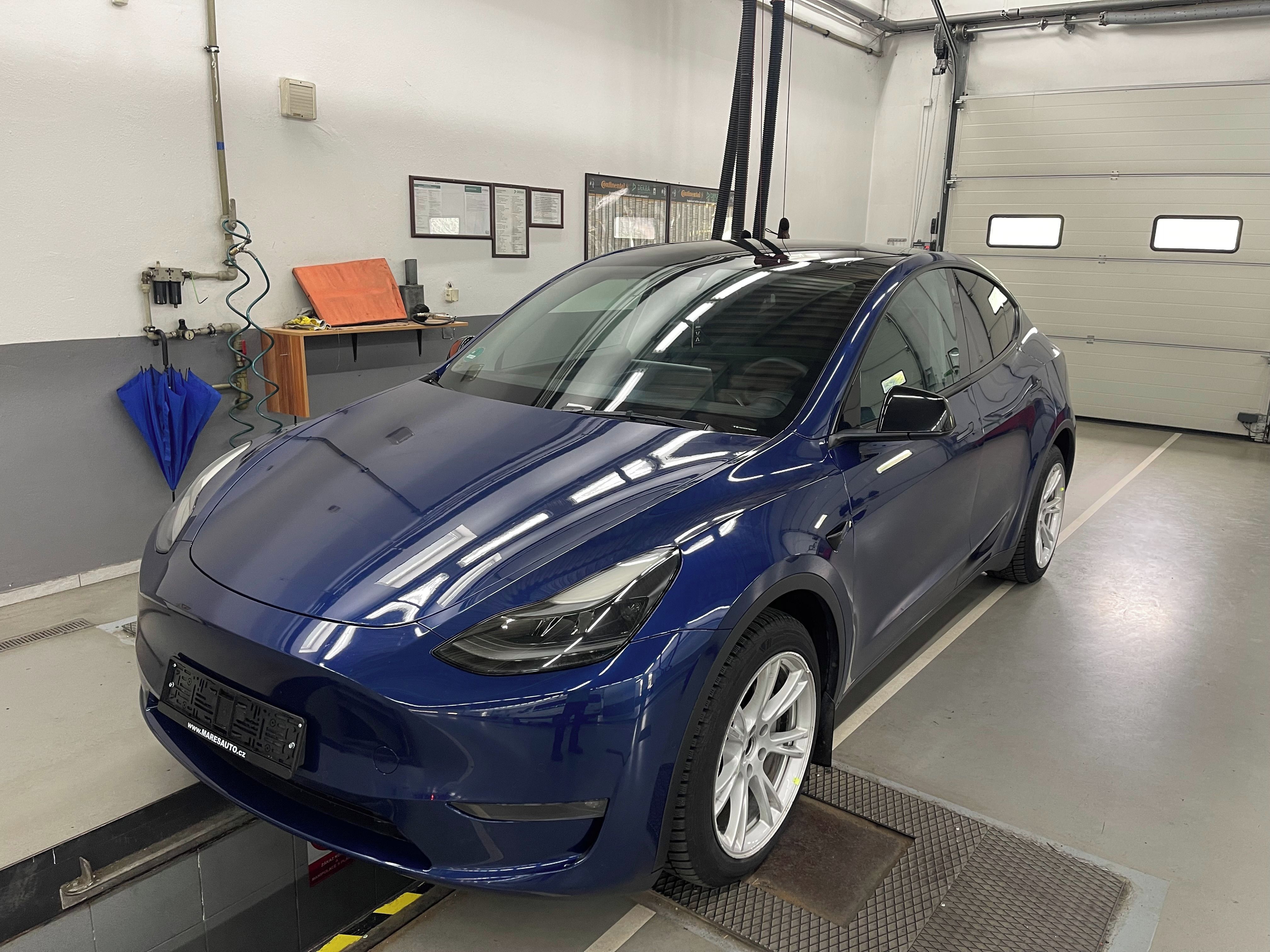 Tesla Model Y, Long Range Dual Motor AWD - fotka 3