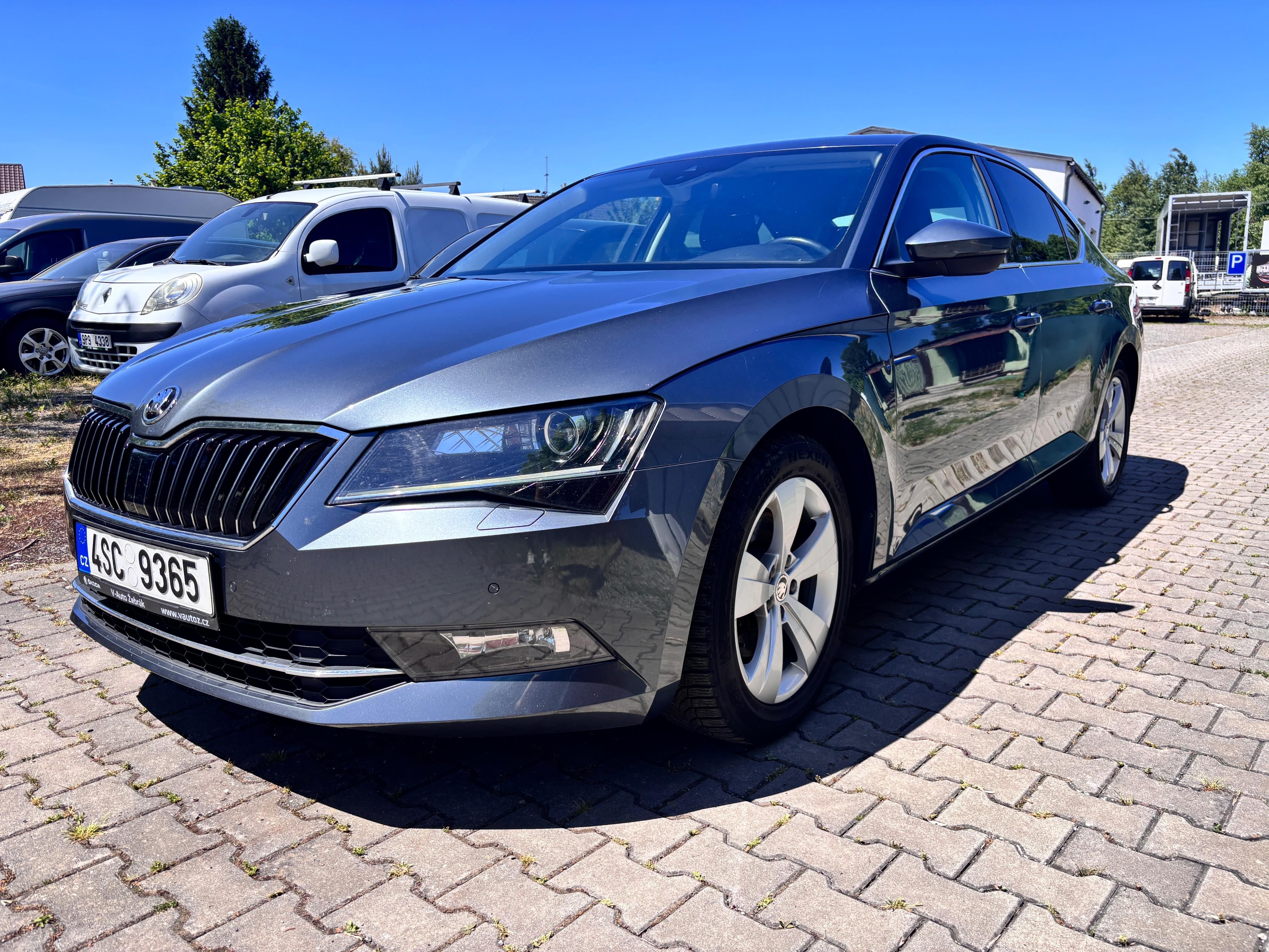 Škoda Superb, 2,0 TDI Ambition 110 kW ČR - fotka 2