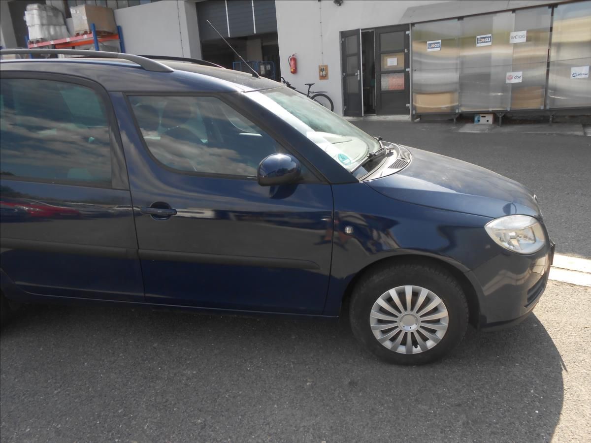 Škoda Roomster, 1,4 16V 63Kw - fotka 4